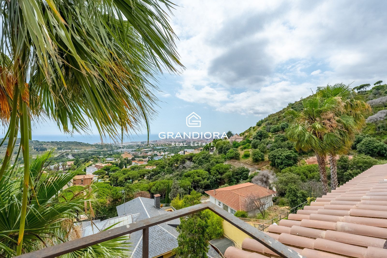 Villa independiente con vistas al mar, de 767 m² con jardín y piscina en el Maresme - Imagen 22