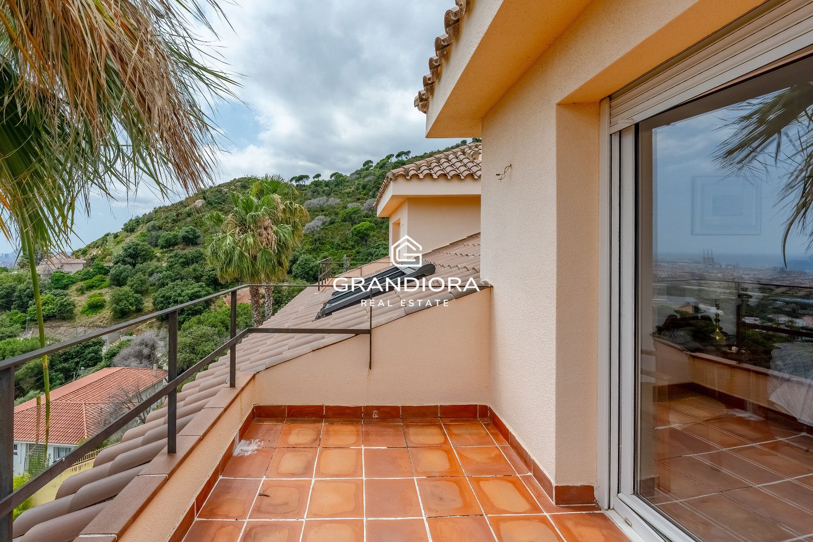 Villa independiente con vistas al mar, de 767 m² con jardín y piscina en el Maresme - Imagen 23