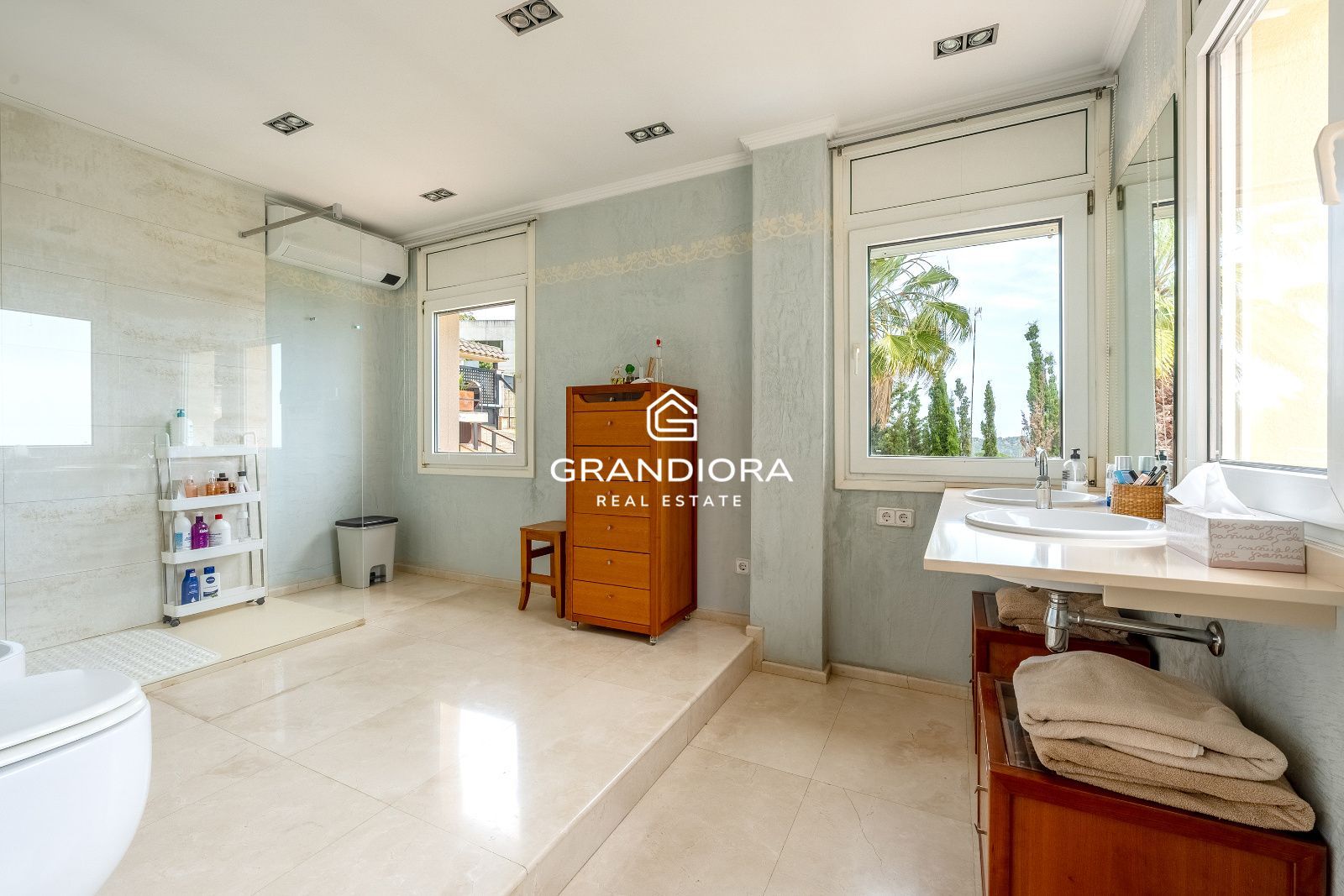 Villa independiente con vistas al mar, de 767 m² con jardín y piscina en el Maresme - Imagen 24