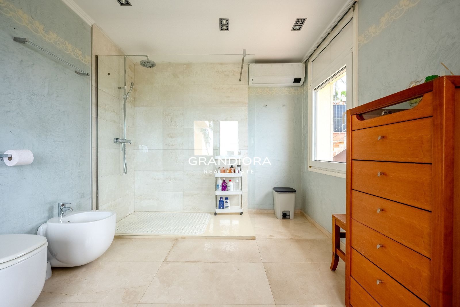 Villa independiente con vistas al mar, de 767 m² con jardín y piscina en el Maresme - Imagen 26