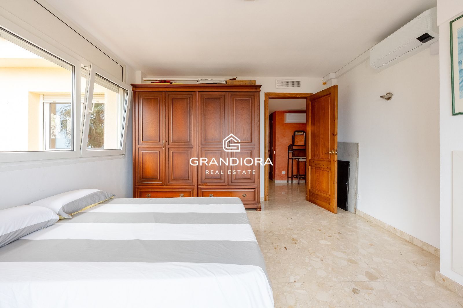 Villa independiente con vistas al mar, de 767 m² con jardín y piscina en el Maresme - Imagen 35