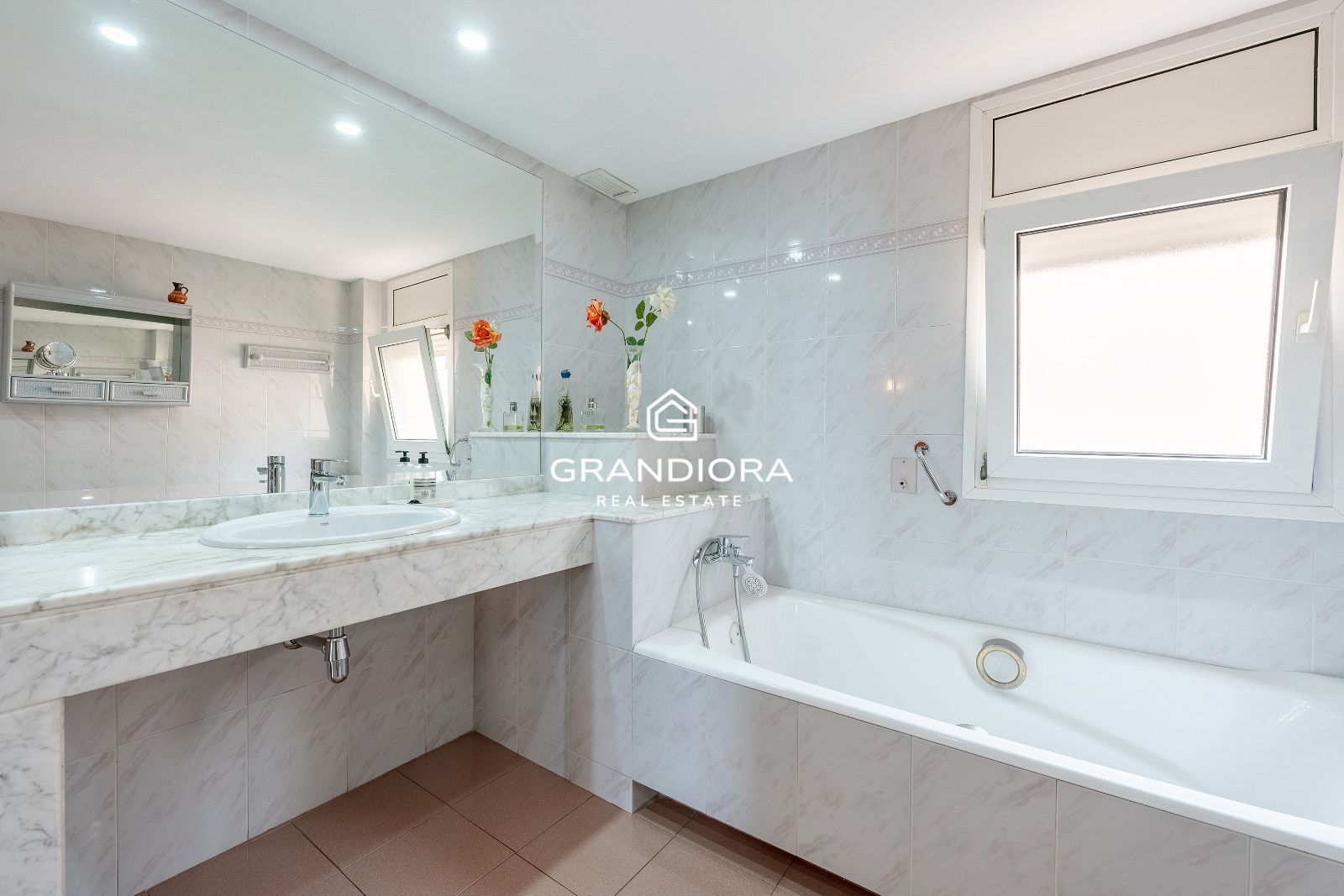 Villa independiente con vistas al mar, de 767 m² con jardín y piscina en el Maresme - Imagen 39