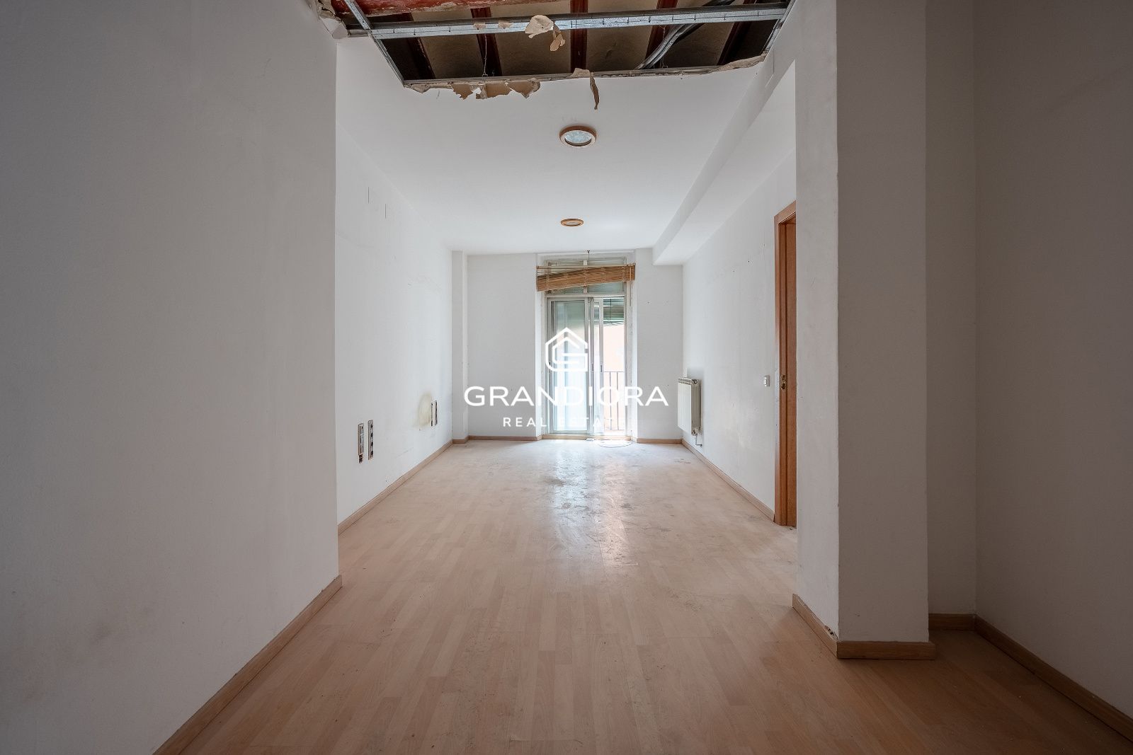 Piso por reformar al costado de Les Ramblas, perfecto como inversión. - Imagen 2
