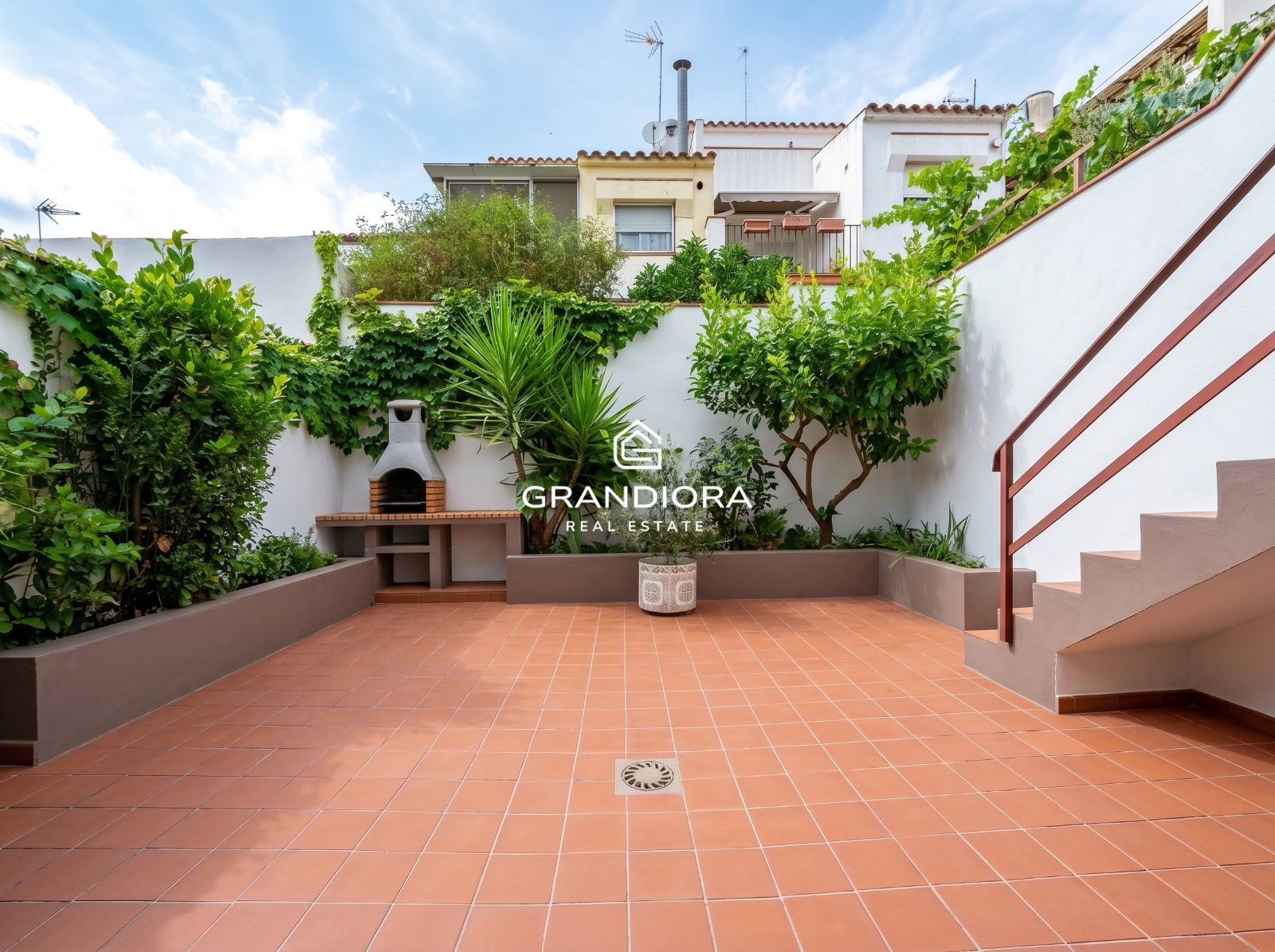 Casa familiar de 4 habitaciones y con amplia terraza en Argentona - Imagen 1