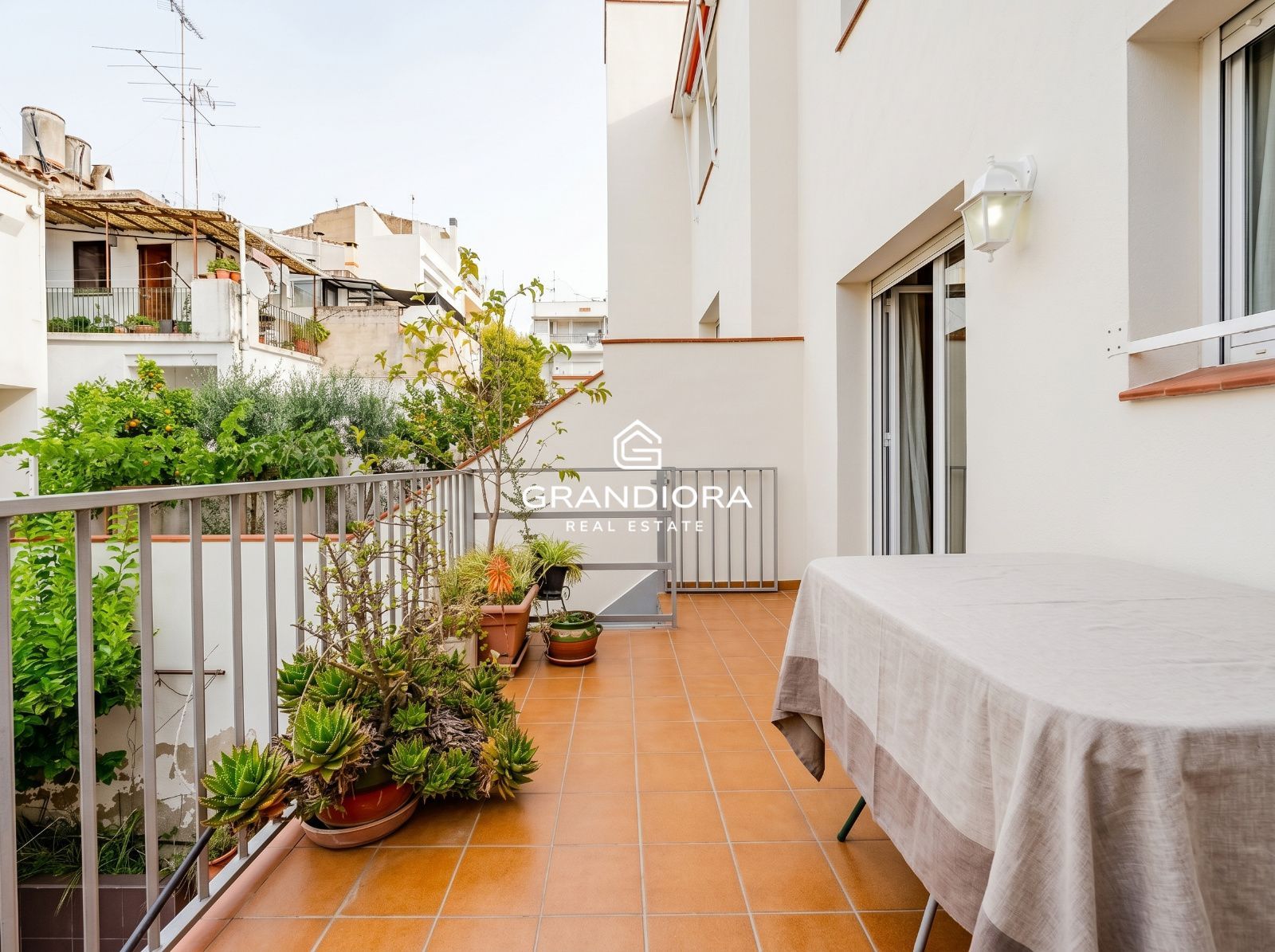 Casa familiar de 4 habitaciones y con amplia terraza en Argentona - Imagen 9