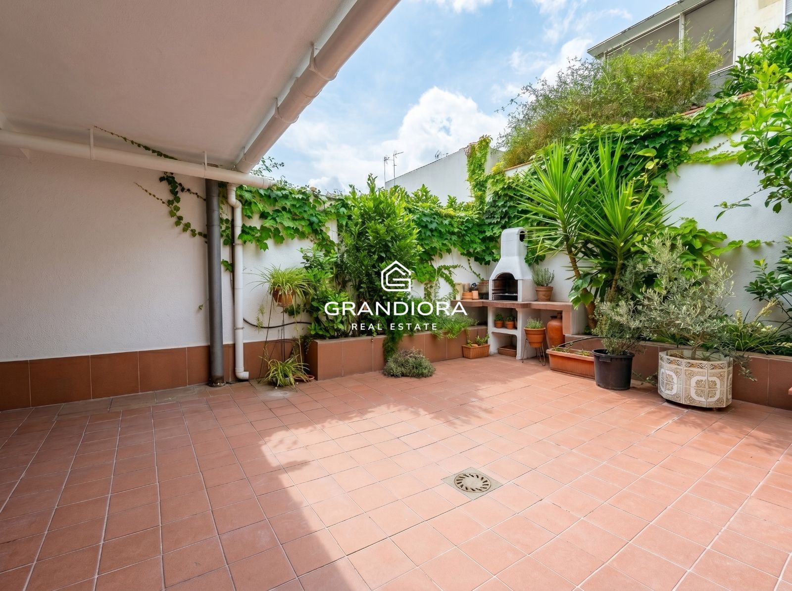 Casa familiar de 4 habitaciones y con amplia terraza en Argentona - Imagen 2