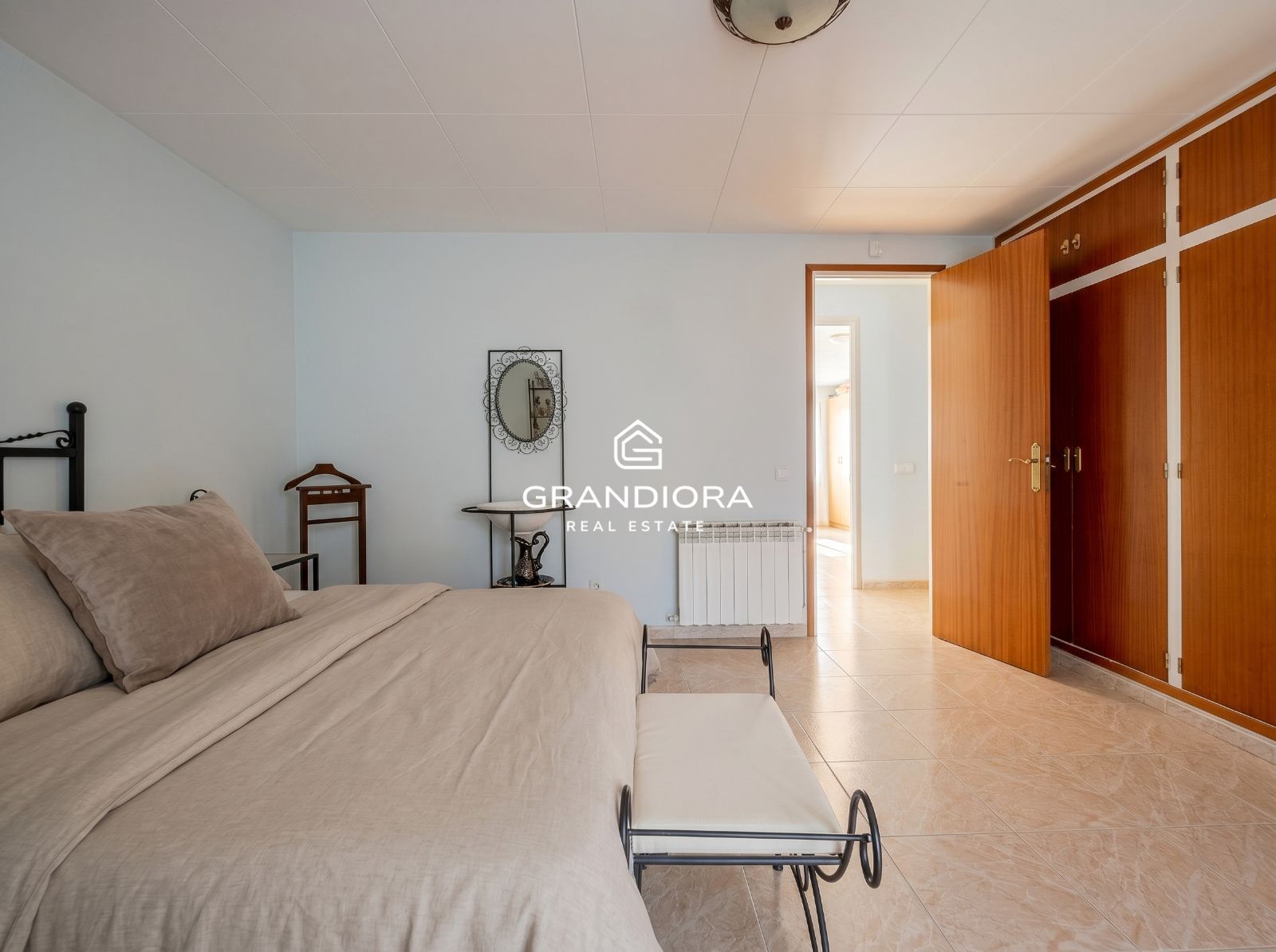 Casa familiar de 4 habitaciones y con amplia terraza en Argentona - Imagen 6
