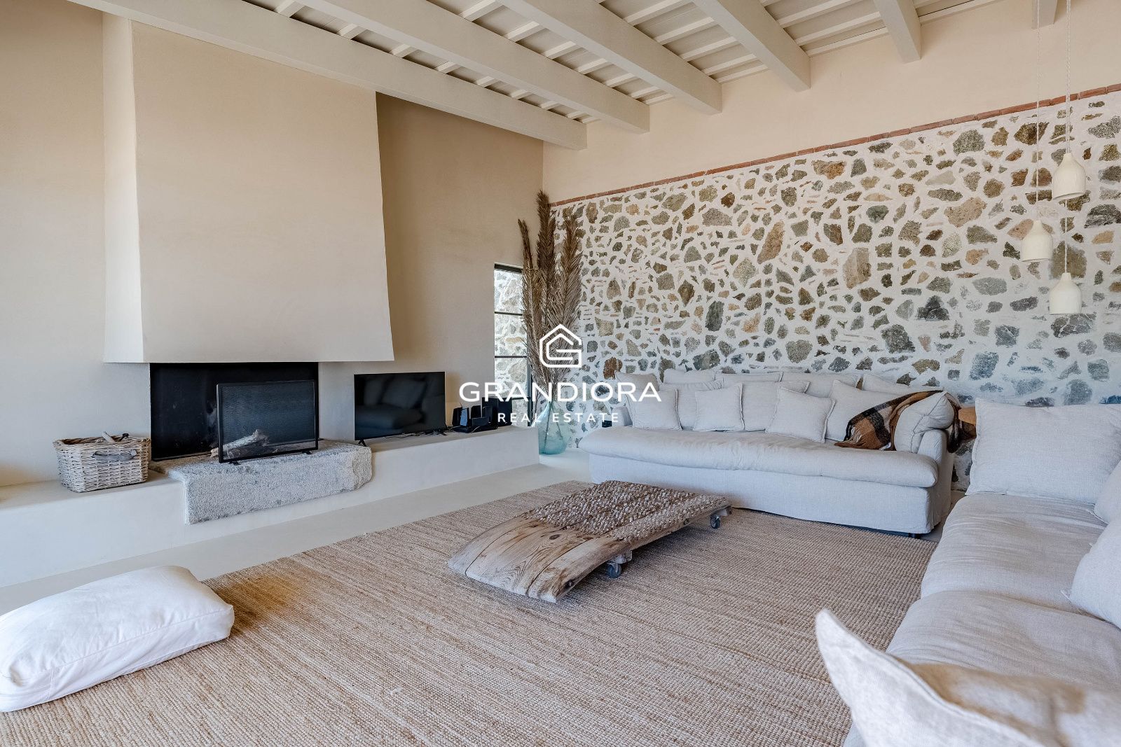 Exclusiva masía catalana en Alella con impresionantes vistas al mar - Imagen 6
