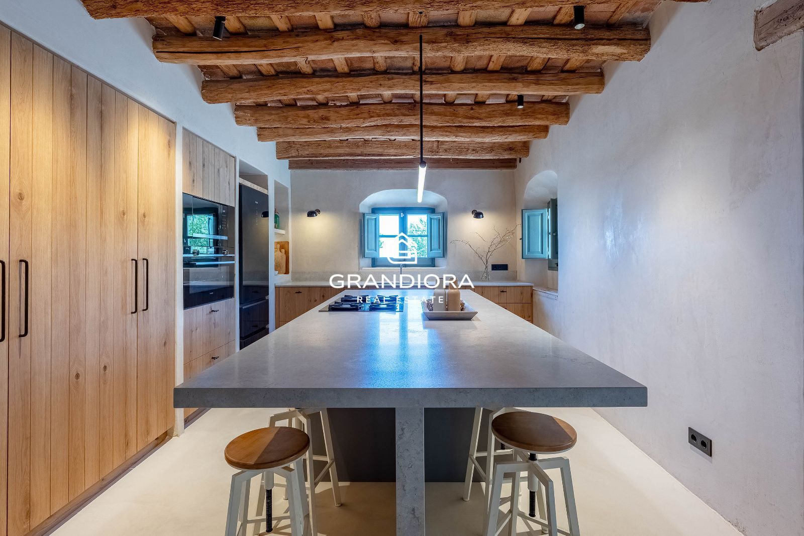 Exclusiva masía catalana en Alella con impresionantes vistas al mar - Imagen 15