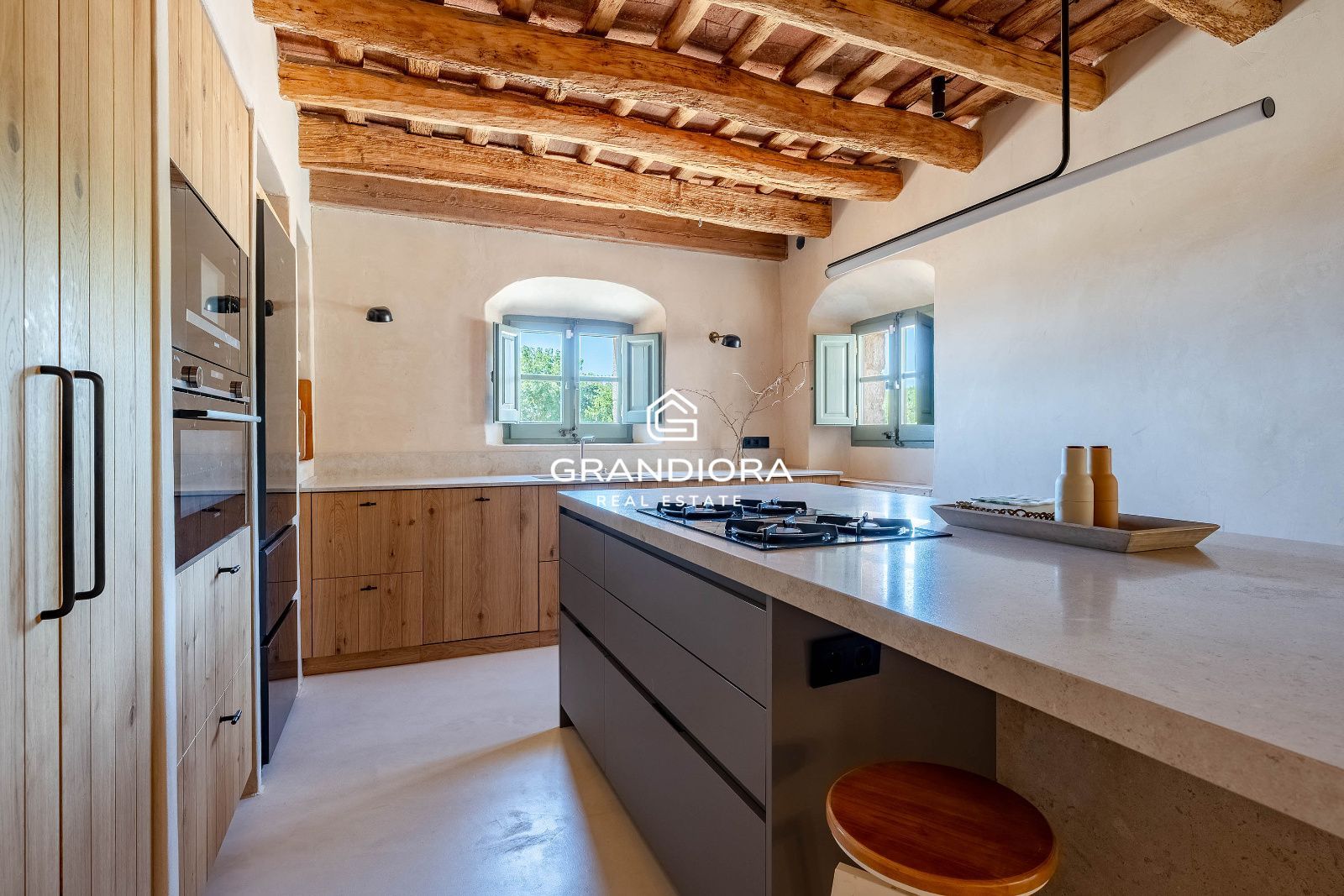 Exclusiva masía catalana en Alella con impresionantes vistas al mar - Imagen 14