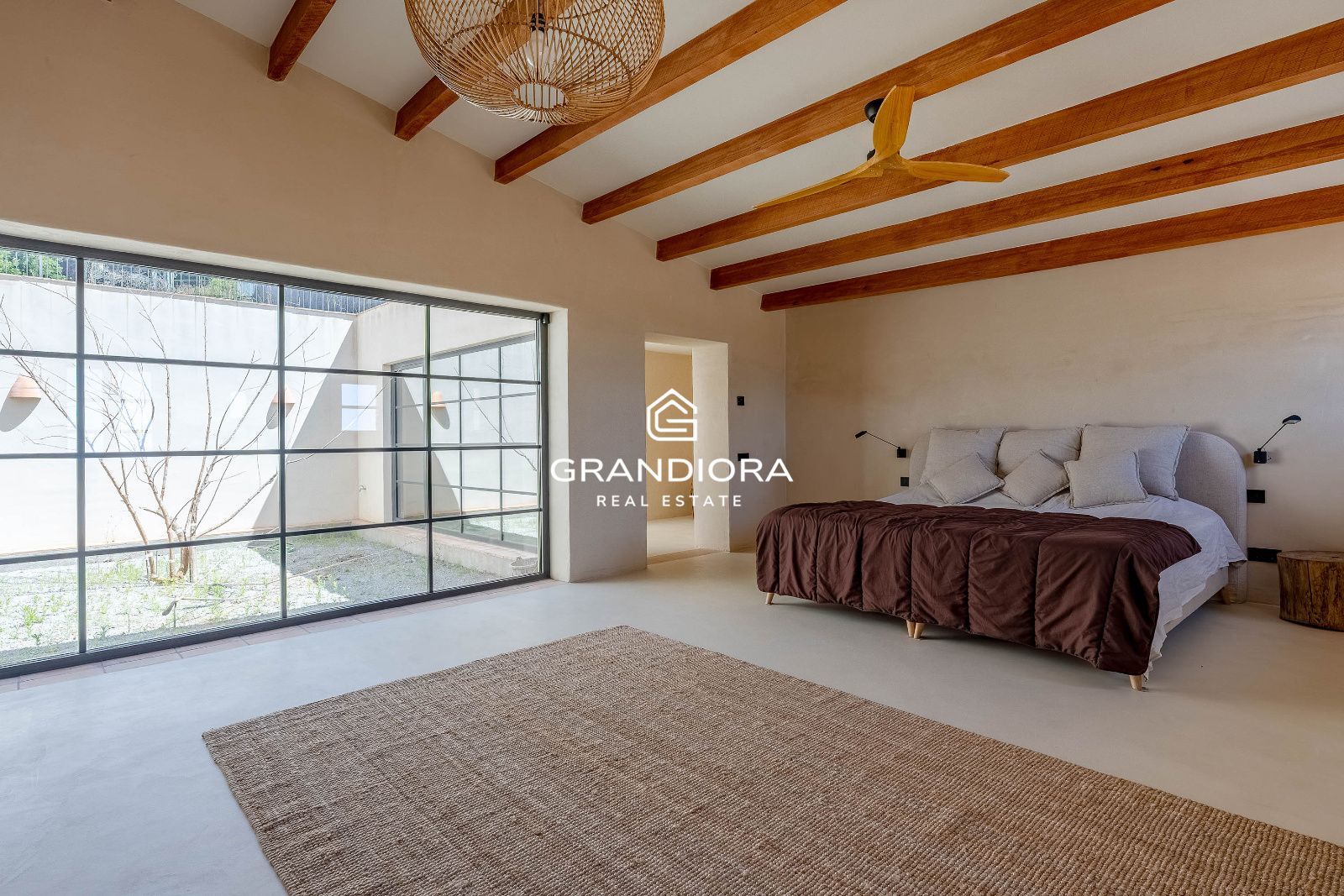 Exclusiva masía catalana en Alella con impresionantes vistas al mar - Imagen 32