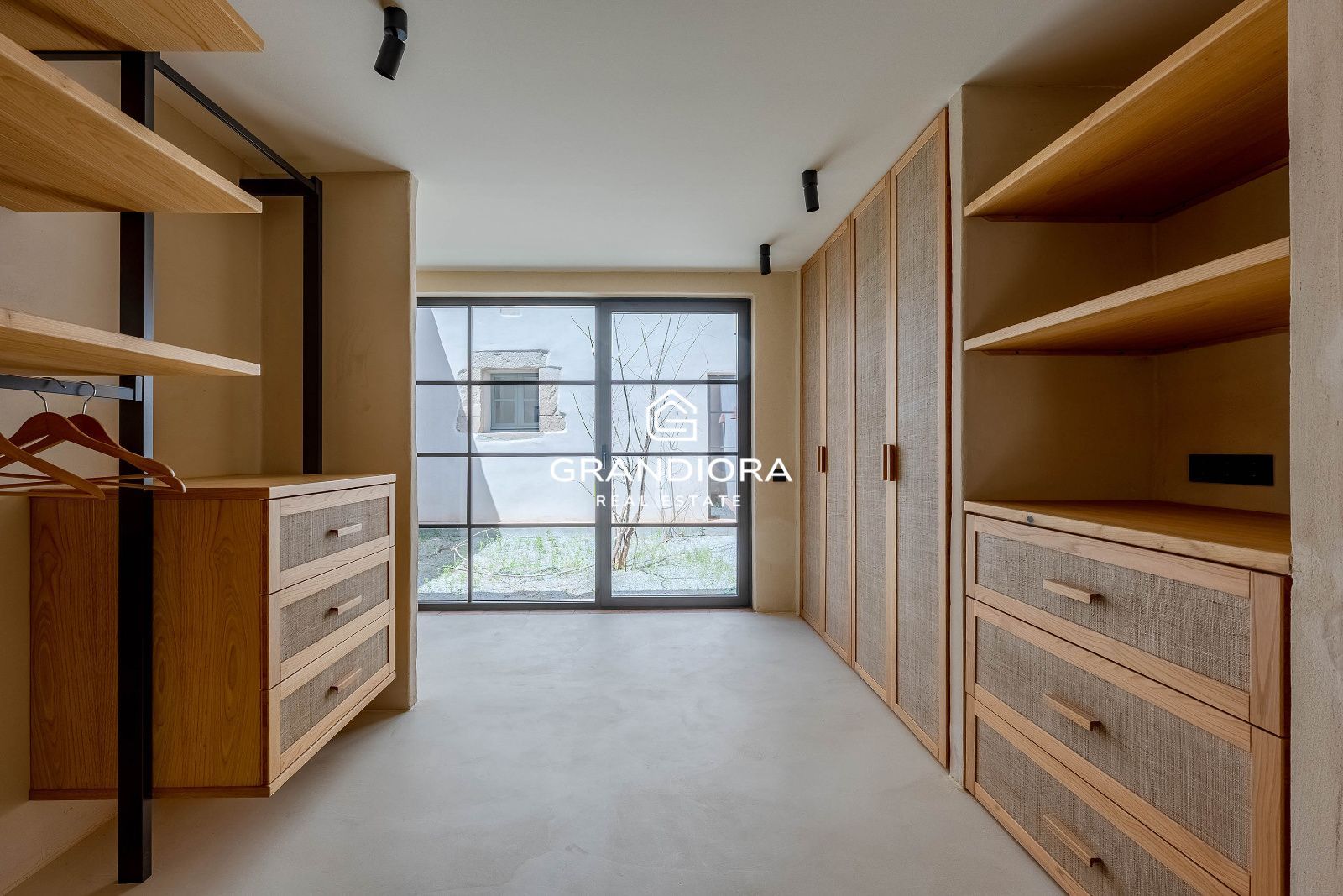 Exclusiva masía catalana en Alella con impresionantes vistas al mar - Imagen 39