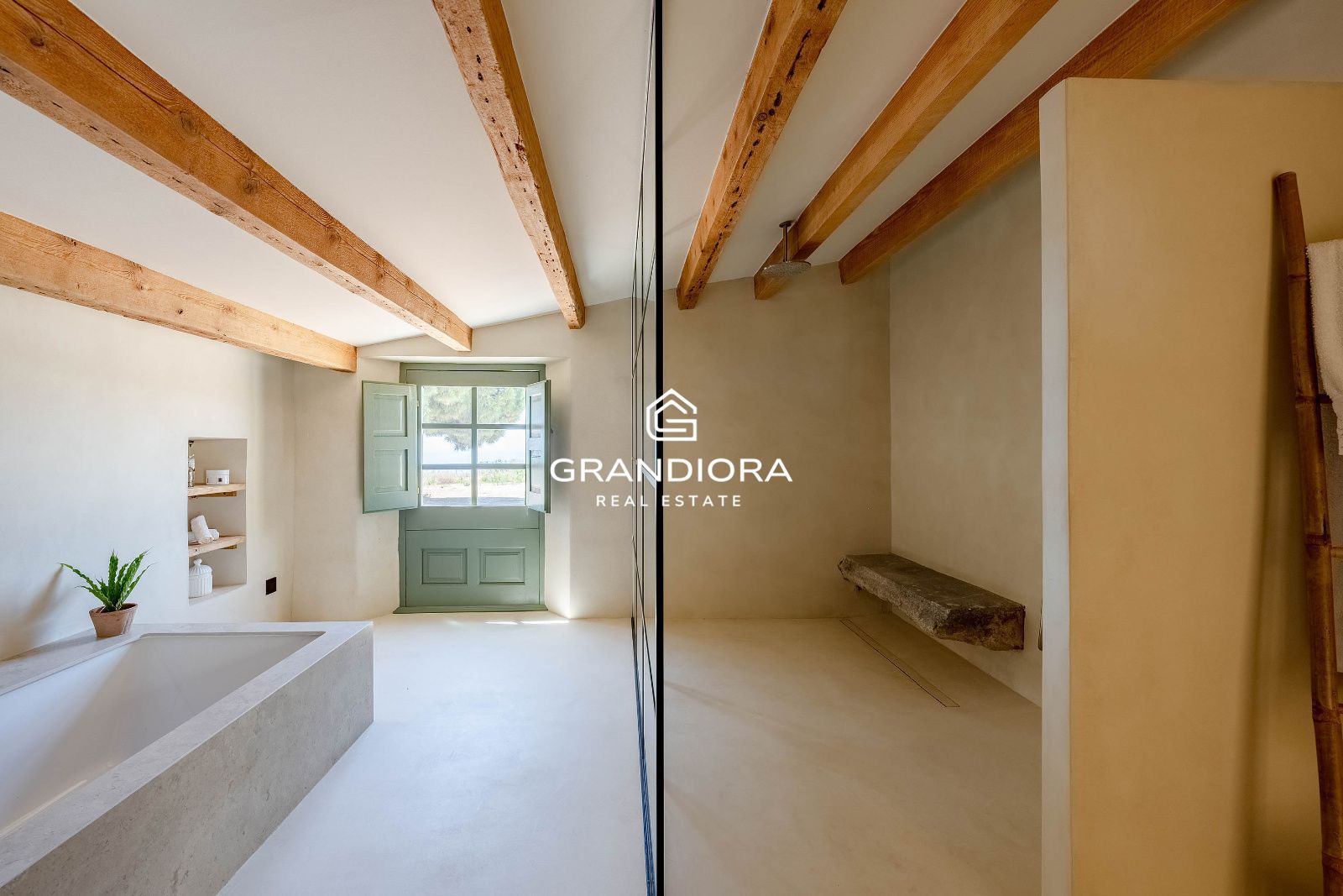 Exclusiva masía catalana en Alella con impresionantes vistas al mar - Imagen 45