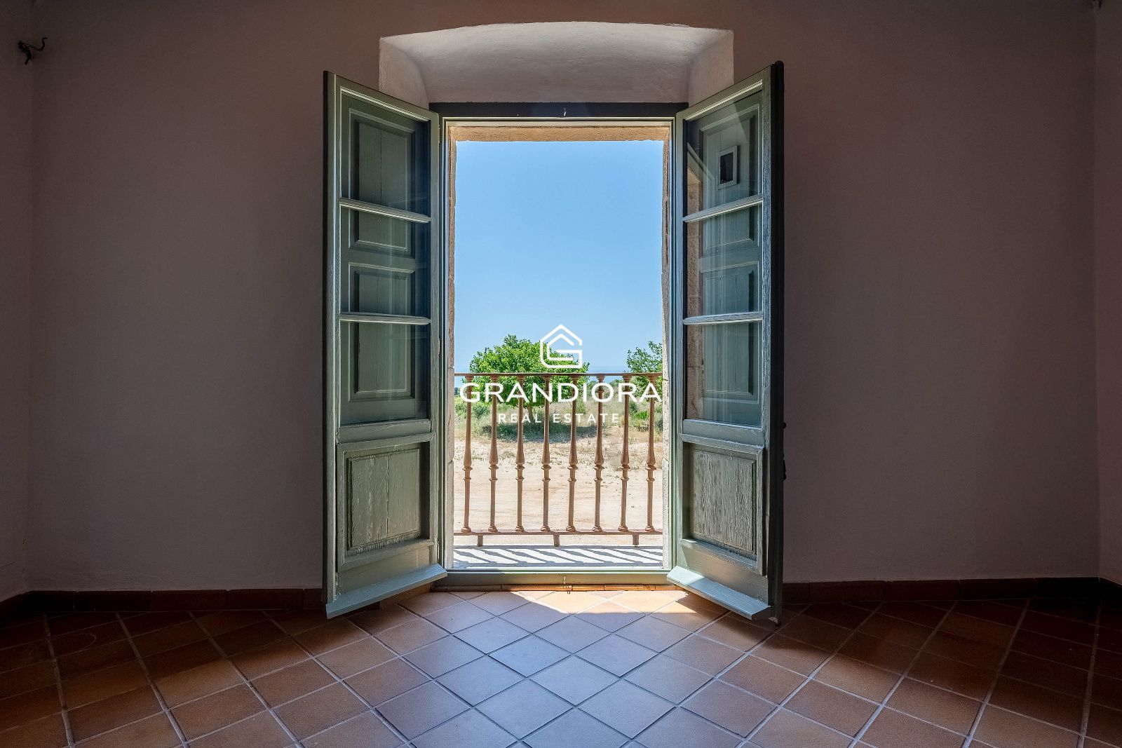 Exclusiva masía catalana en Alella con impresionantes vistas al mar - Imagen 53