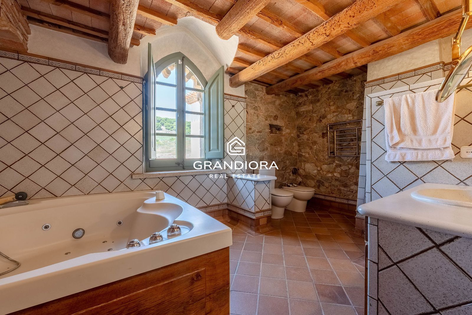 Exclusiva masía catalana en Alella con impresionantes vistas al mar - Imagen 62