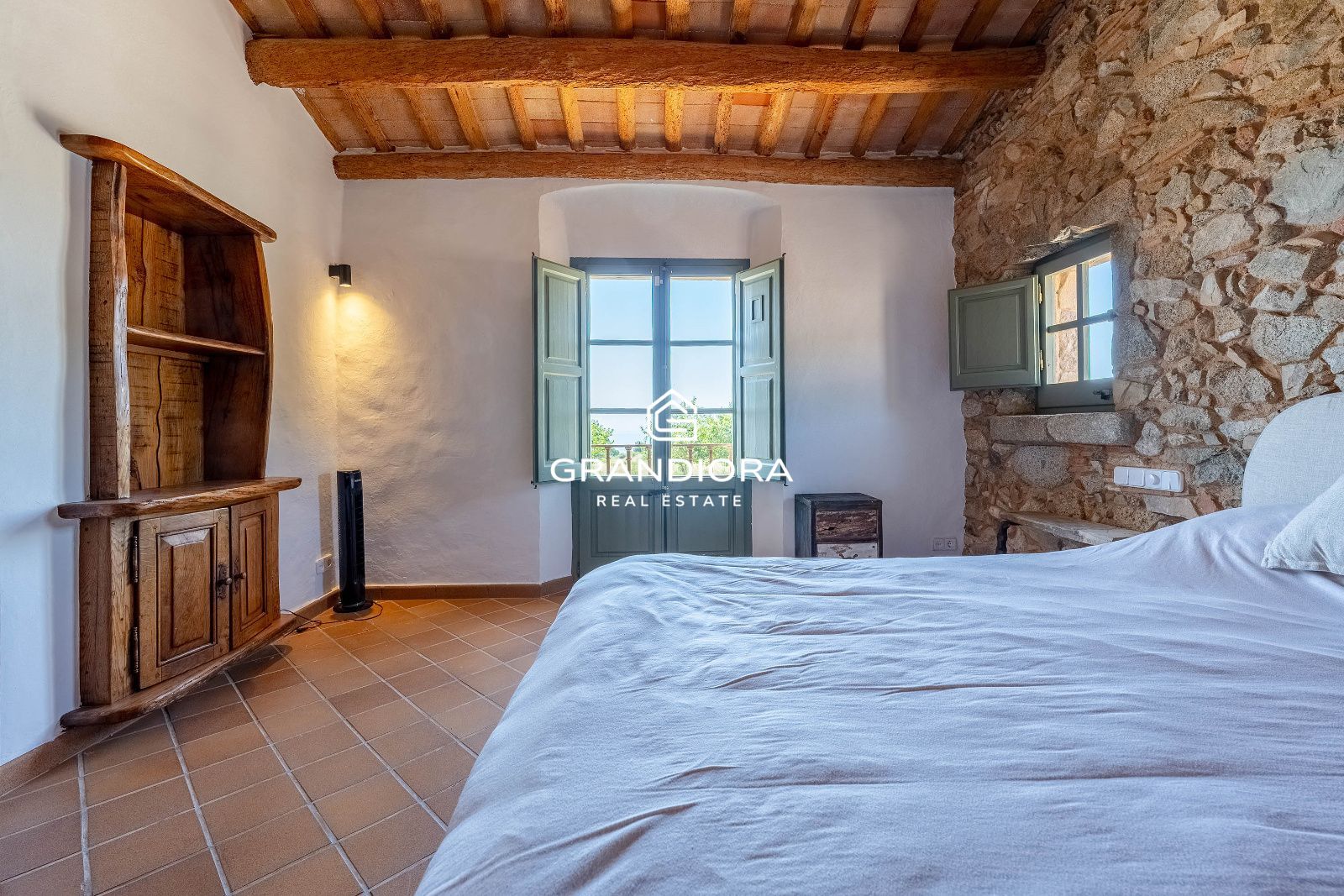 Exclusiva masía catalana en Alella con impresionantes vistas al mar - Imagen 65