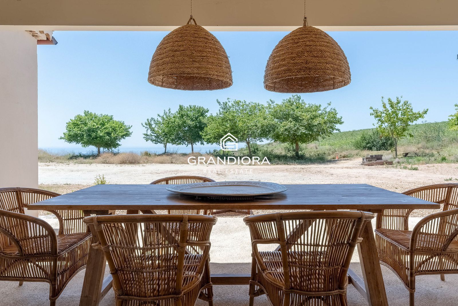 Exclusiva masía catalana en Alella con impresionantes vistas al mar - Imagen 1
