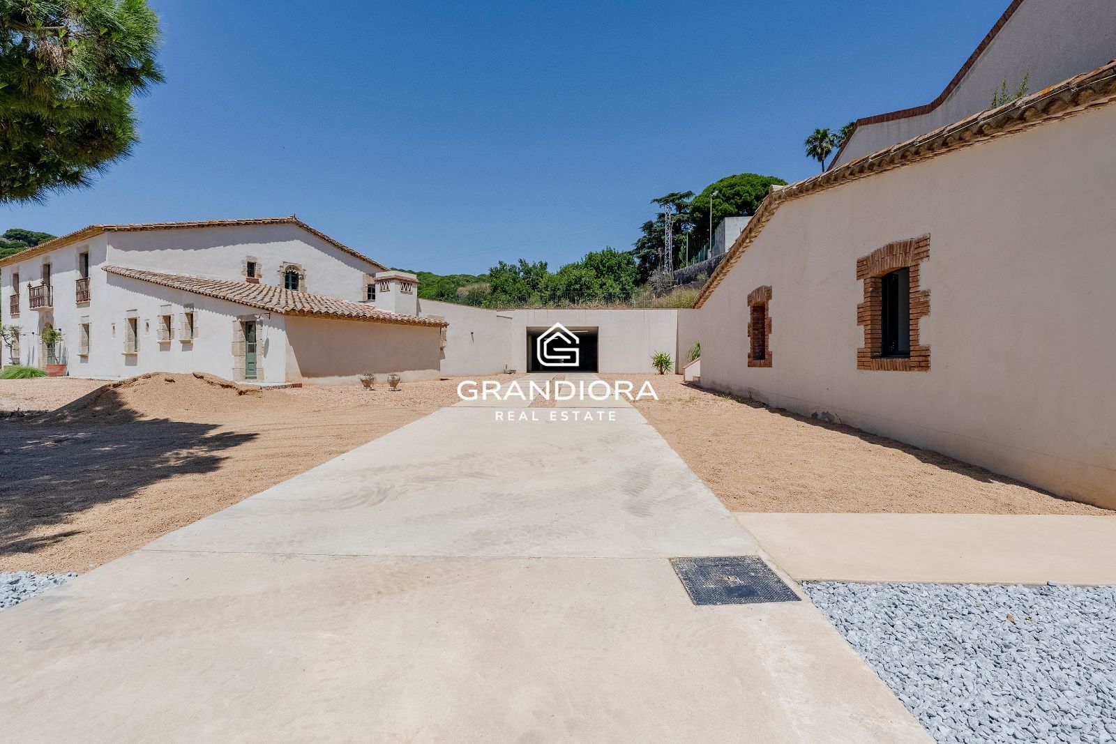 Exclusiva masía catalana en Alella con impresionantes vistas al mar - Imagen 78