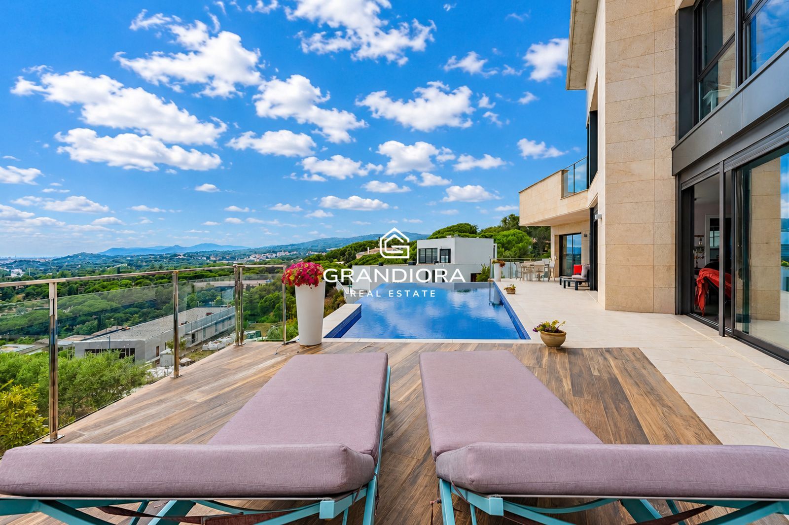 Villa contemporánea con piscina infinita y vistas al mar en Sant Vicenç de Montalt - Imagen 2