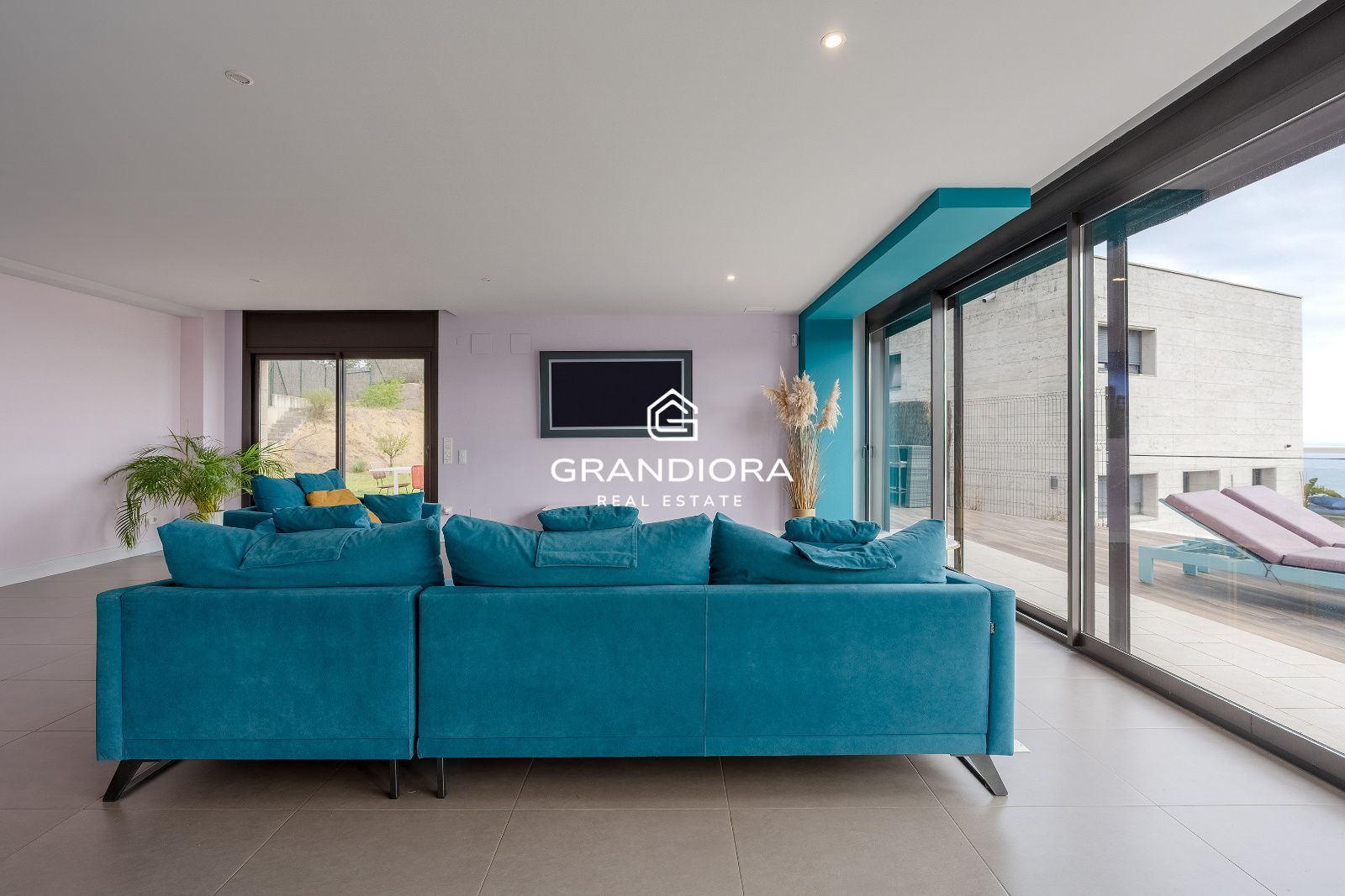 Villa contemporánea con piscina infinita y vistas al mar en Sant Vicenç de Montalt - Imagen 8