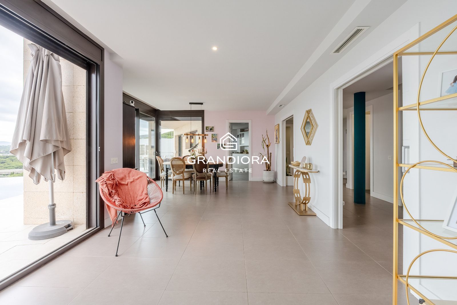 Villa contemporánea con piscina infinita y vistas al mar en Sant Vicenç de Montalt - Imagen 12