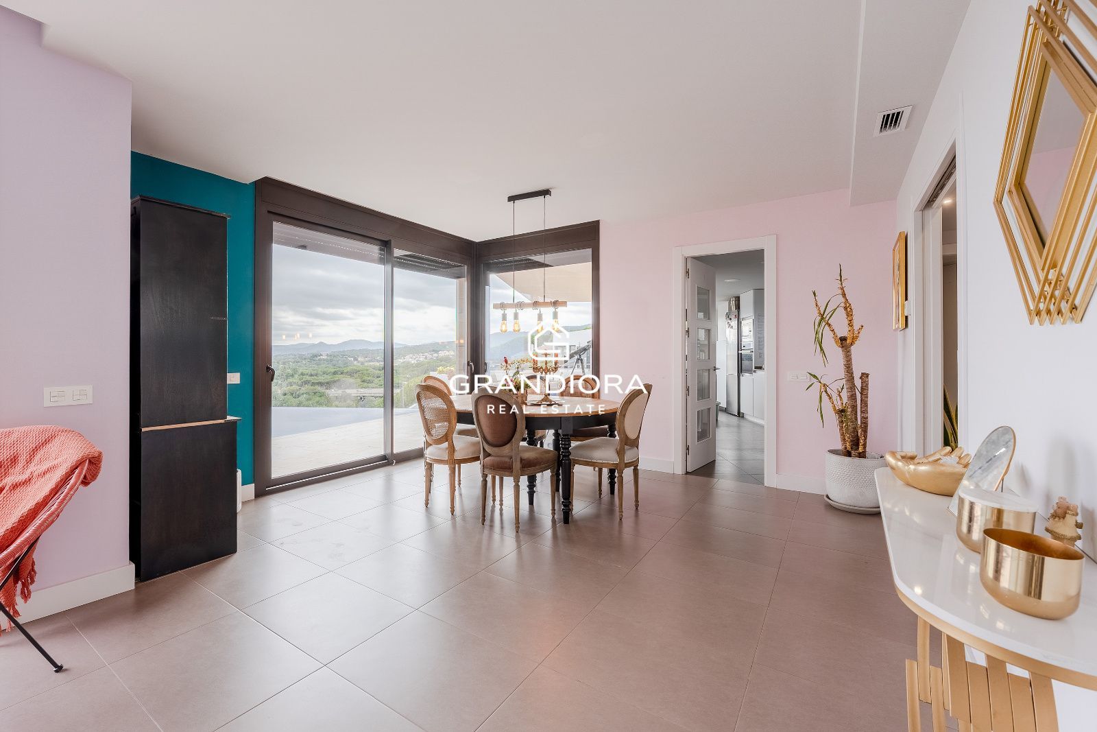 Villa contemporánea con piscina infinita y vistas al mar en Sant Vicenç de Montalt - Imagen 13