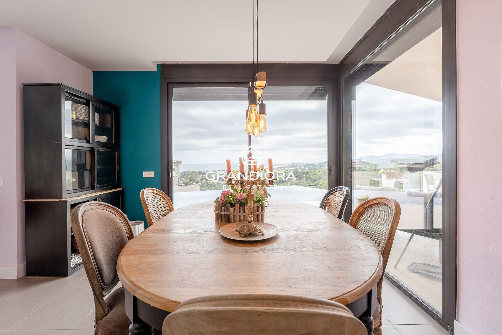 Villa contemporánea con piscina infinita y vistas al mar en Sant Vicenç de Montalt - Imagen 14