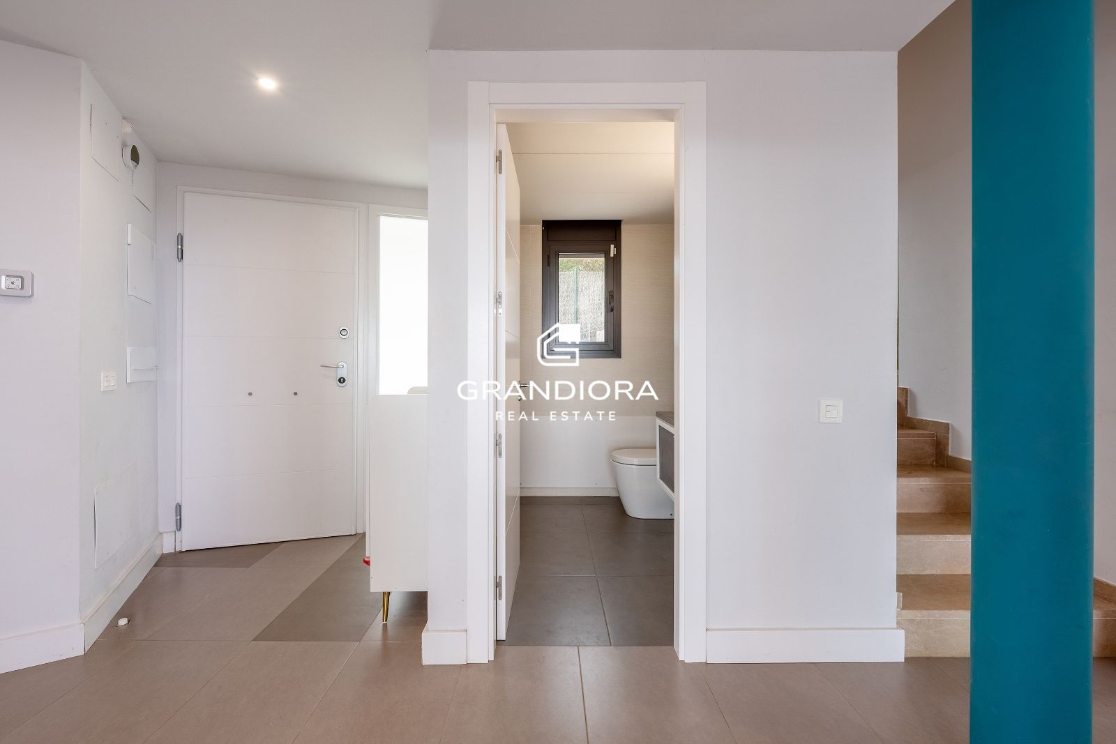 Villa contemporánea con piscina infinita y vistas al mar en Sant Vicenç de Montalt - Imagen 16