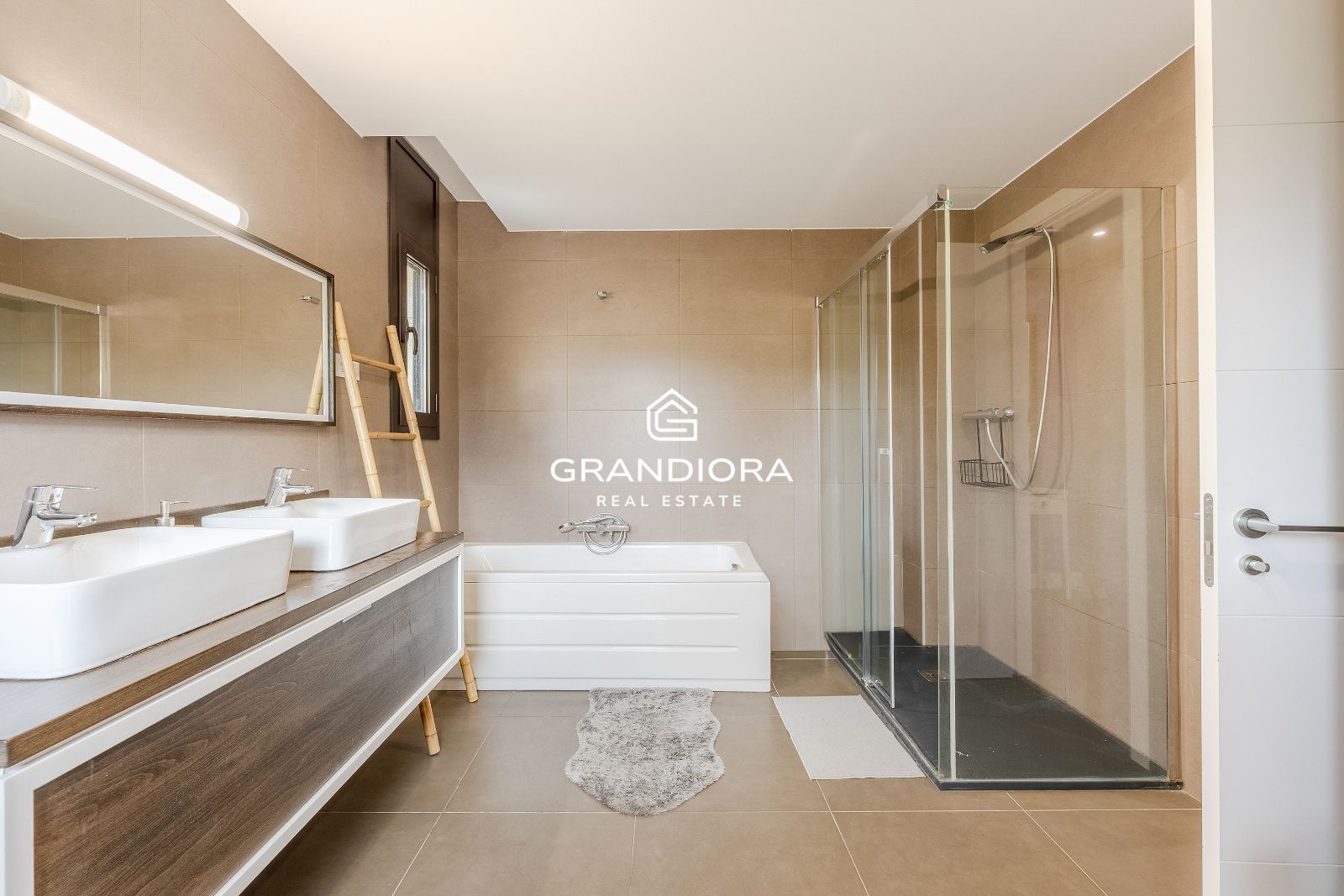 Villa contemporánea con piscina infinita y vistas al mar en Sant Vicenç de Montalt - Imagen 22