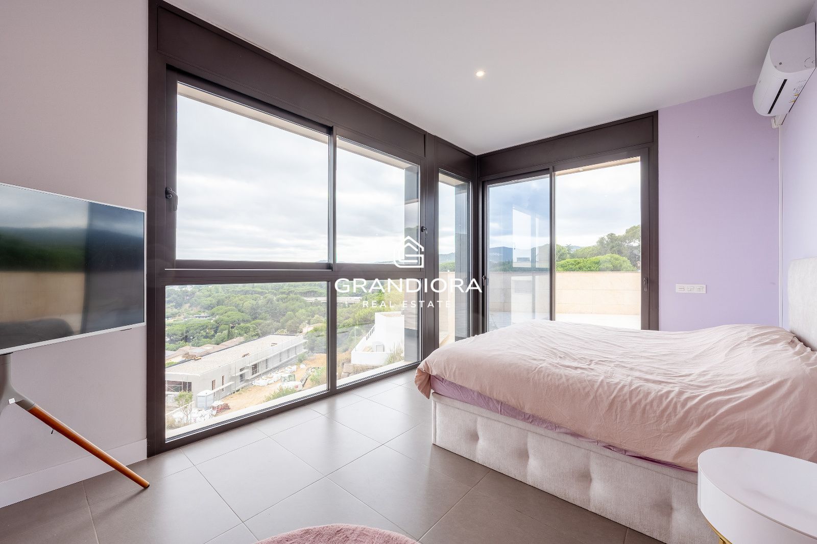 Villa contemporánea con piscina infinita y vistas al mar en Sant Vicenç de Montalt - Imagen 19