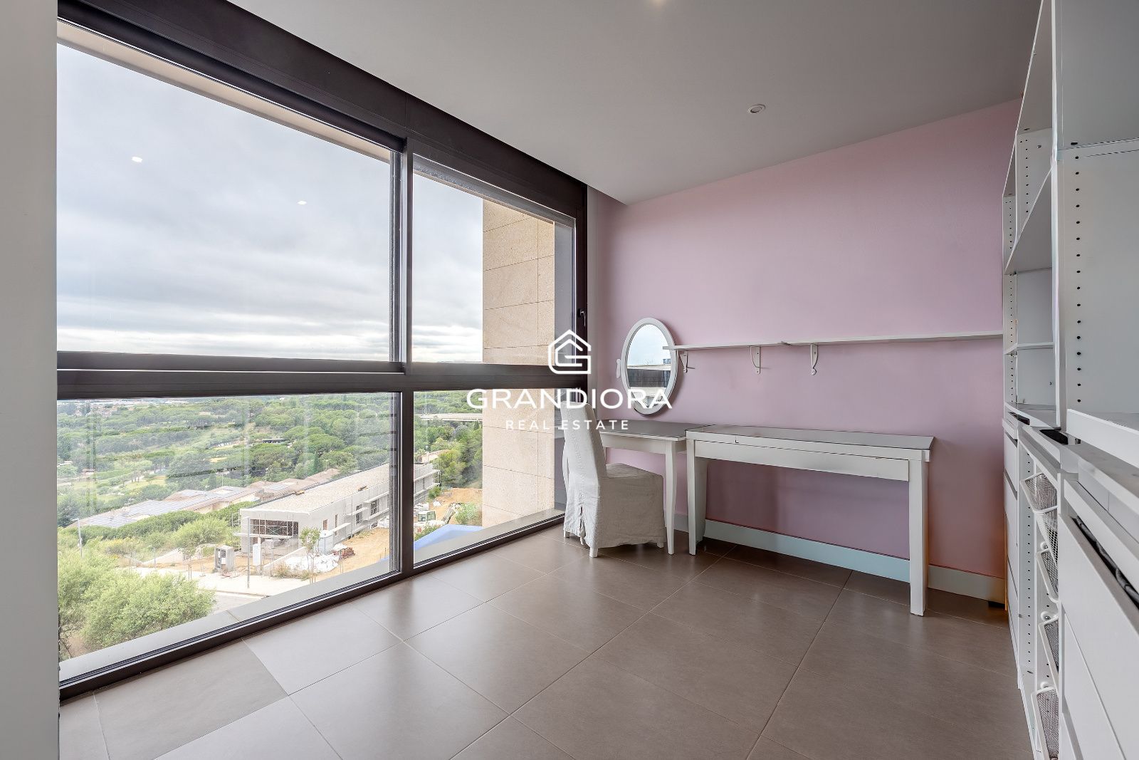 Villa contemporánea con piscina infinita y vistas al mar en Sant Vicenç de Montalt - Imagen 25