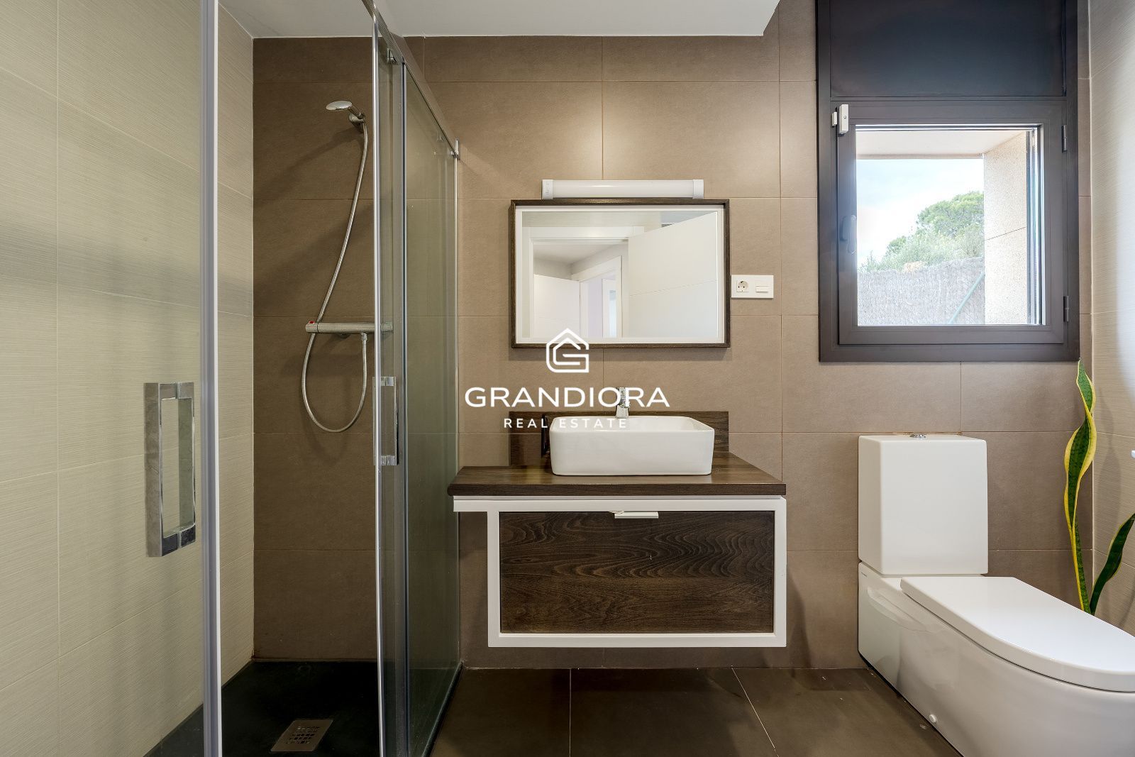 Villa contemporánea con piscina infinita y vistas al mar en Sant Vicenç de Montalt - Imagen 33