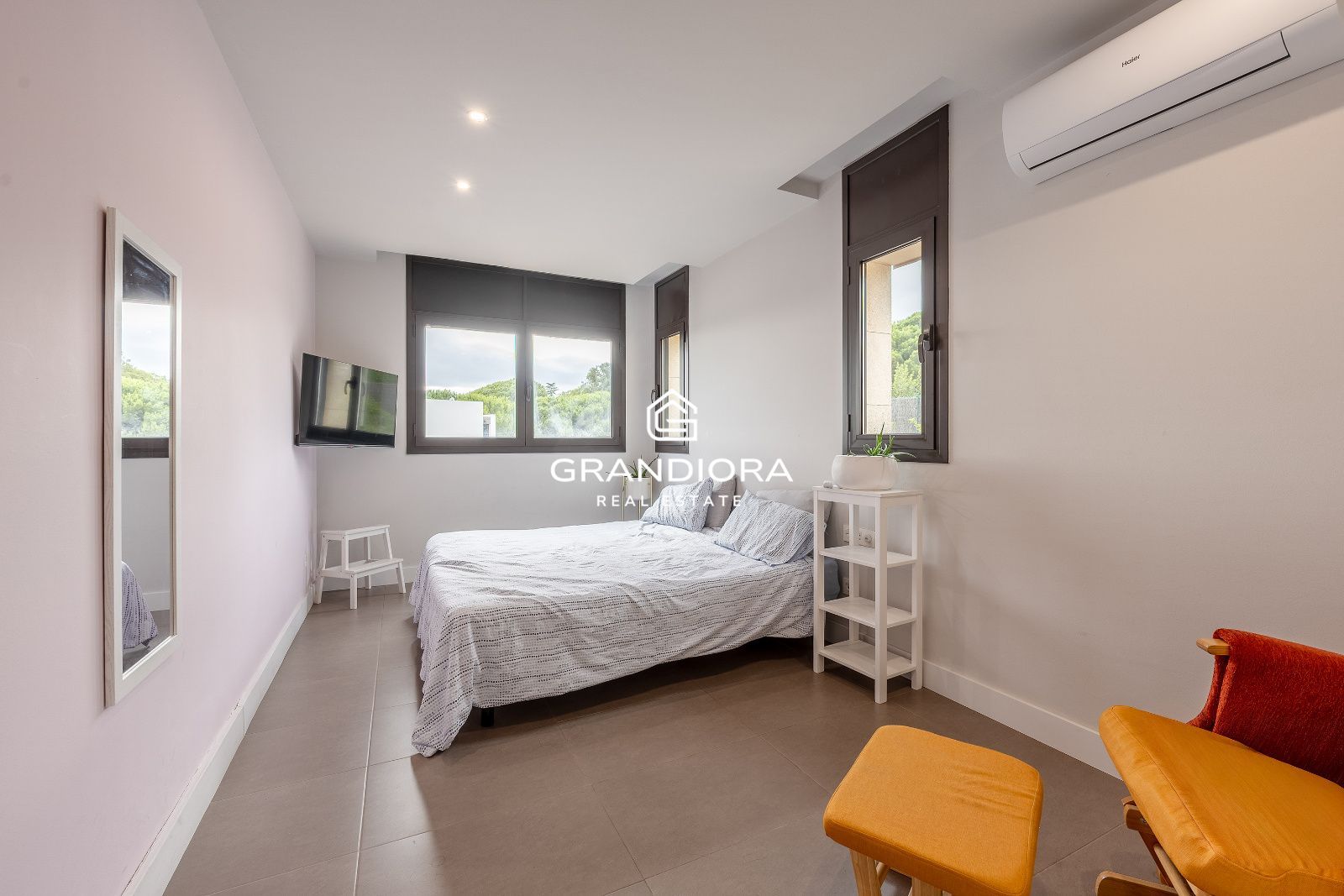 Villa contemporánea con piscina infinita y vistas al mar en Sant Vicenç de Montalt - Imagen 34