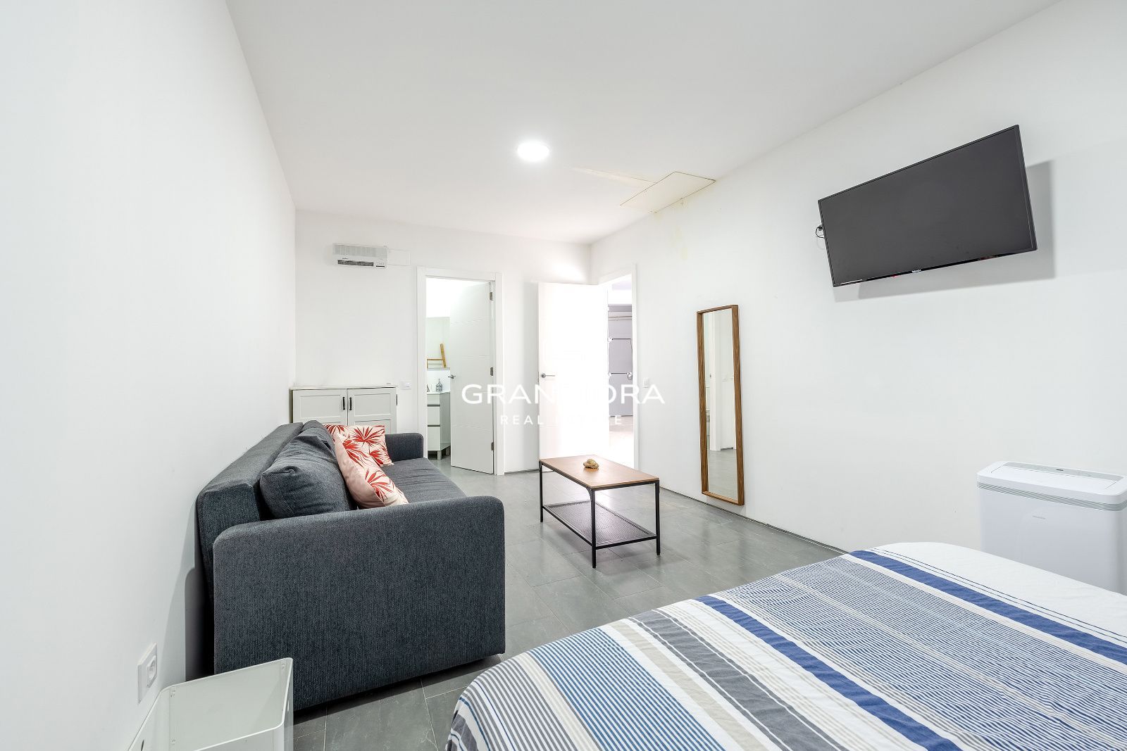 Villa contemporánea con piscina infinita y vistas al mar en Sant Vicenç de Montalt - Imagen 40