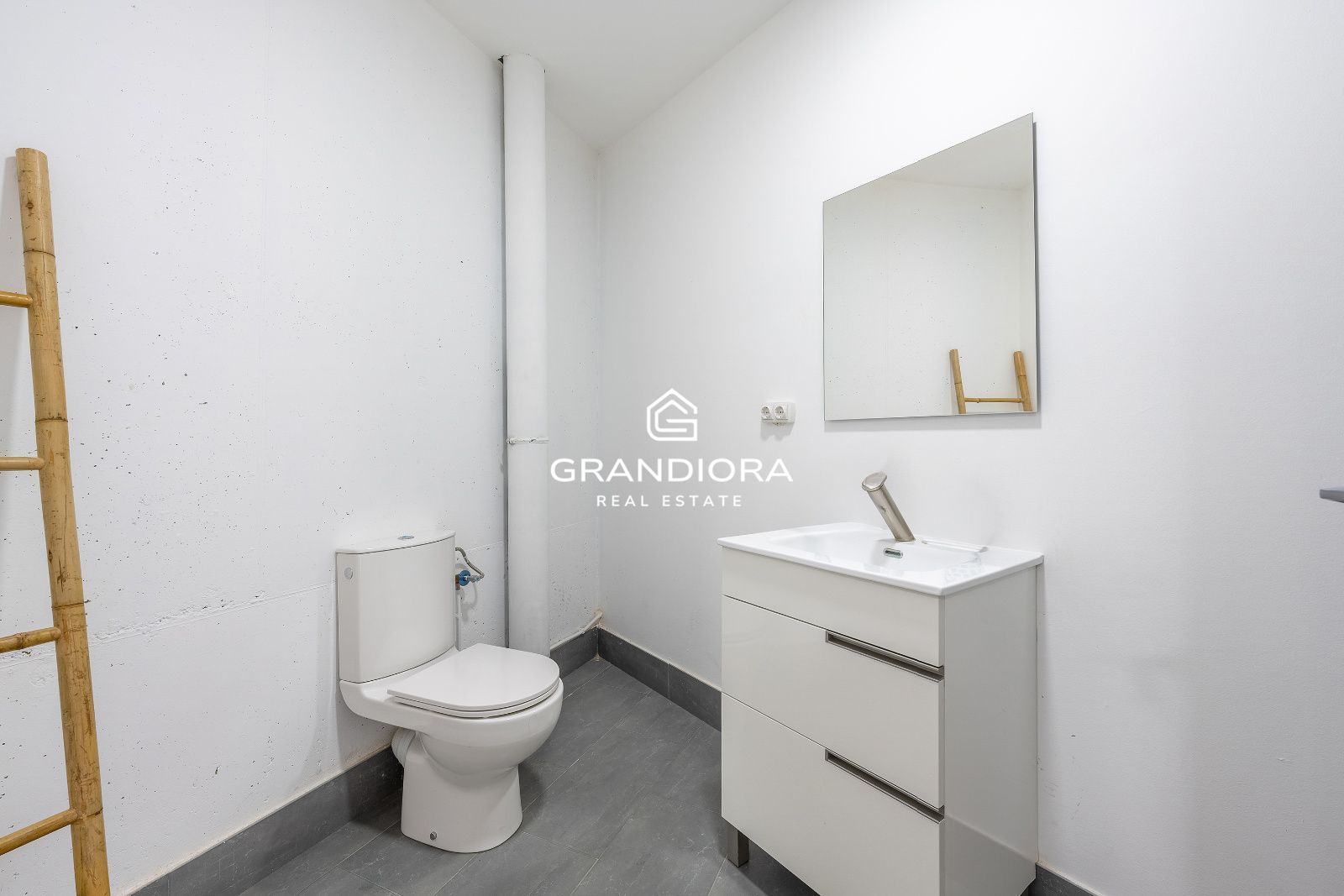 Villa contemporánea con piscina infinita y vistas al mar en Sant Vicenç de Montalt - Imagen 41