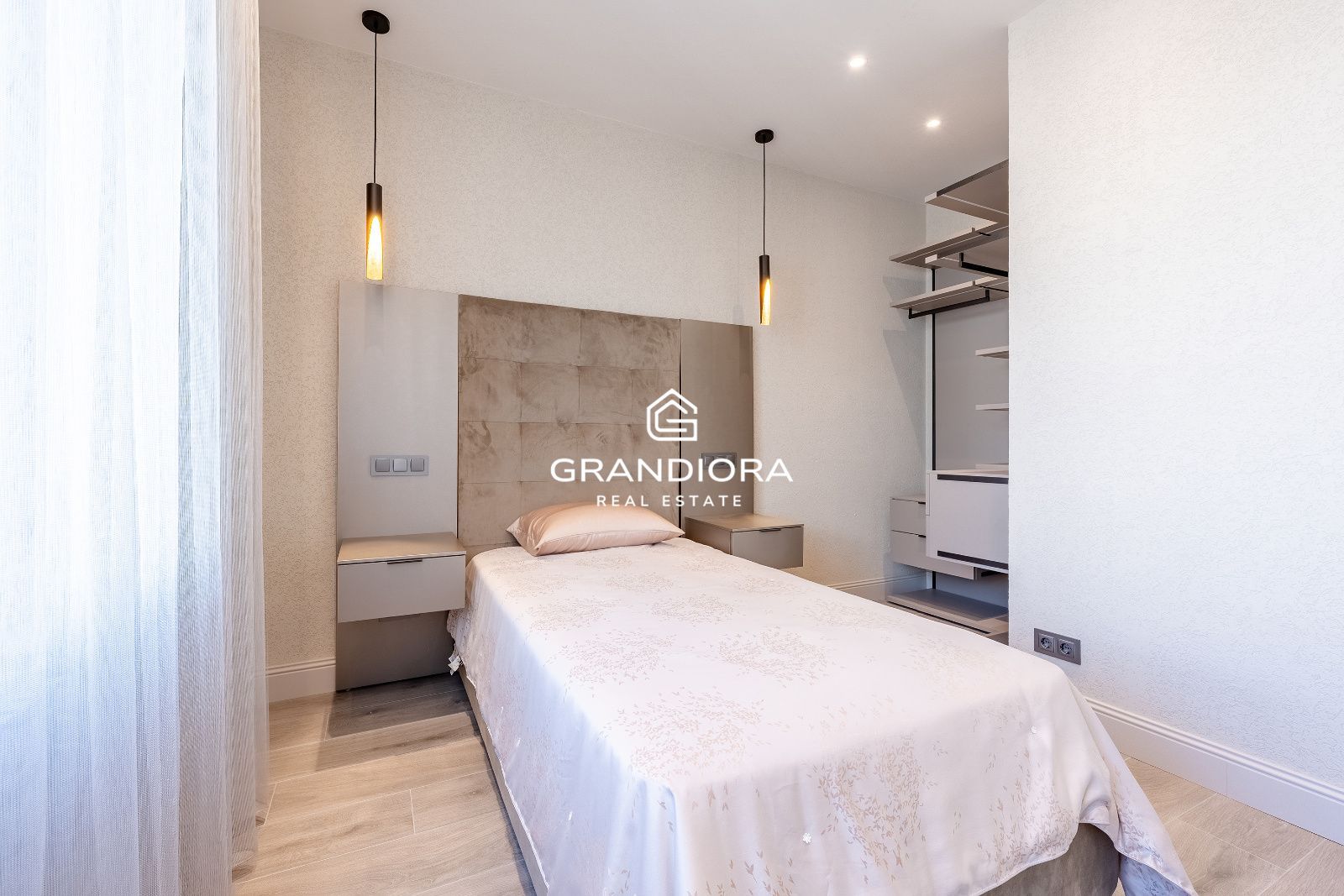 Exclusivo piso de lujo reformado a estrenar en la última planta de una emblemática finca regia junto a Passeig de Gràcia. - Imagen 19