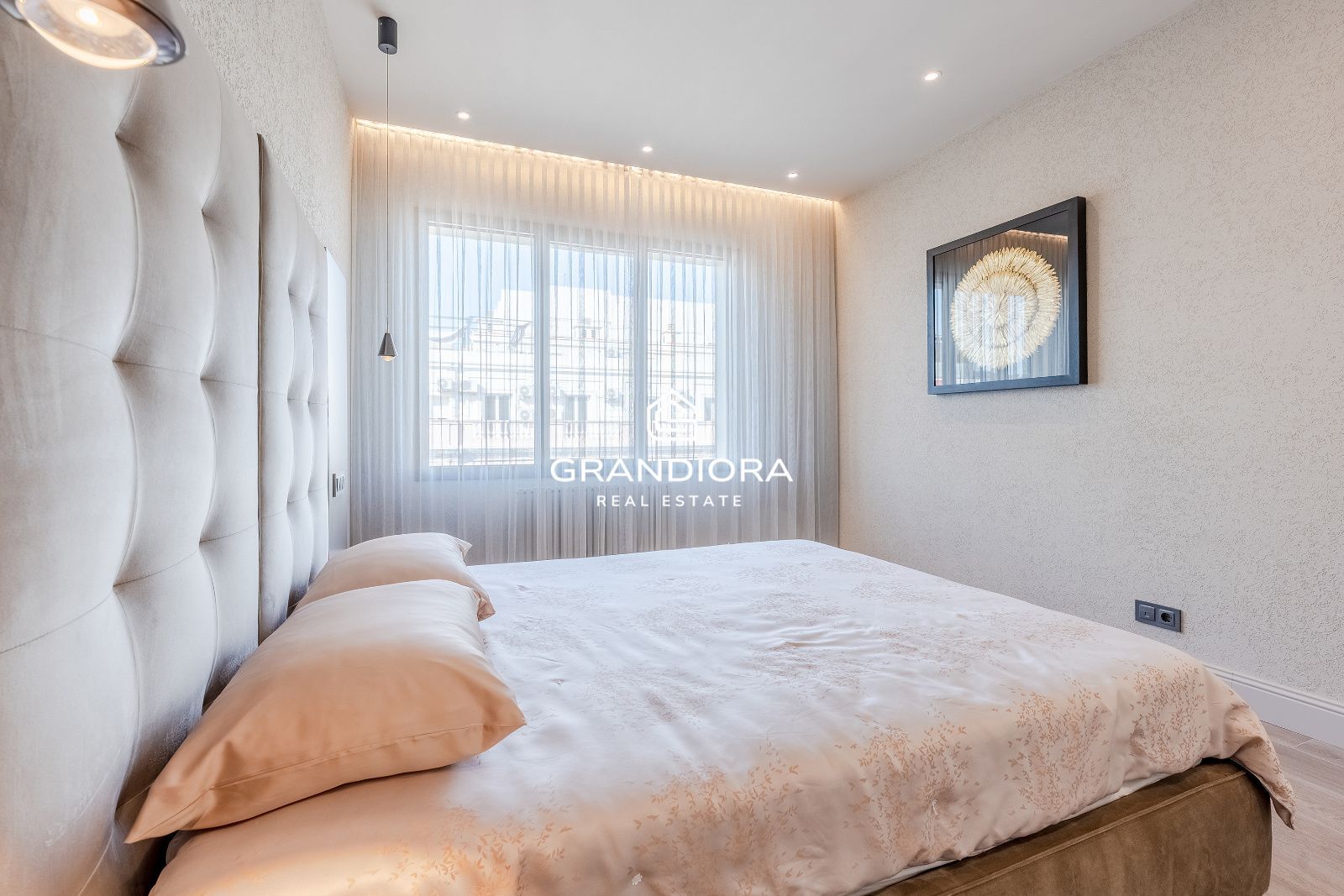 Exclusivo piso de lujo reformado a estrenar en la última planta de una emblemática finca regia junto a Passeig de Gràcia. - Imagen 35