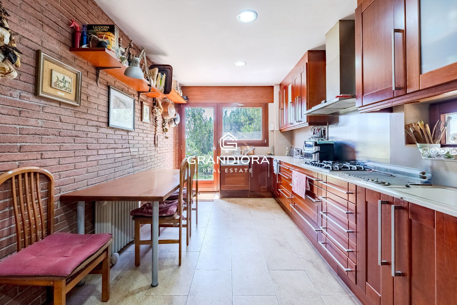 Exclusiva casa con jardín y amplias terrazas en Arenys de Munt - Imagen 10