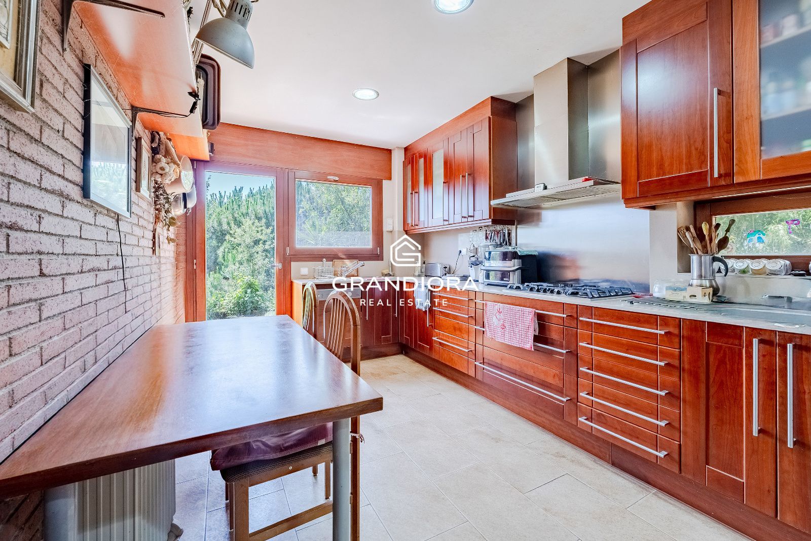 Exclusiva casa con jardín y amplias terrazas en Arenys de Munt - Imagen 11