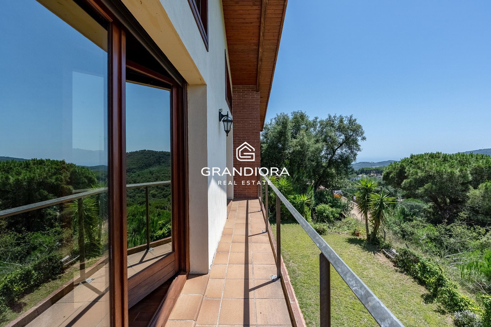 Exclusiva casa con jardín y amplias terrazas en Arenys de Munt - Imagen 13