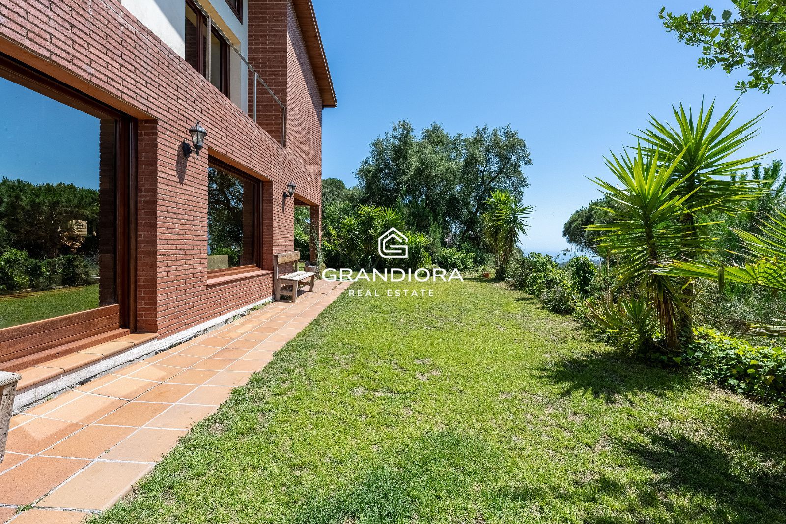 Exclusiva casa con jardín y amplias terrazas en Arenys de Munt - Imagen 9