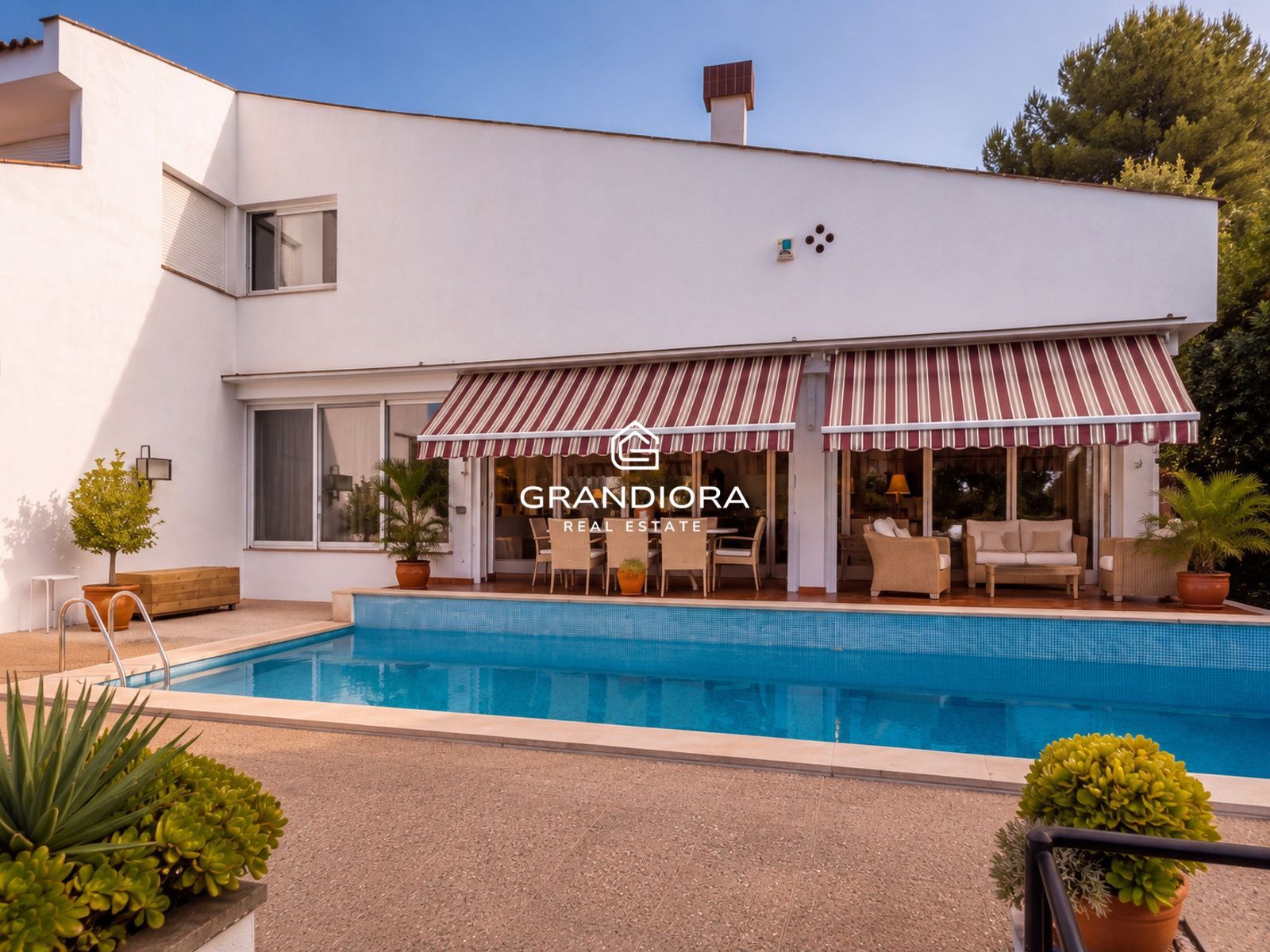 Casa con vistas panorámicas al mar y gran parcela en Mataró - Imagen 4