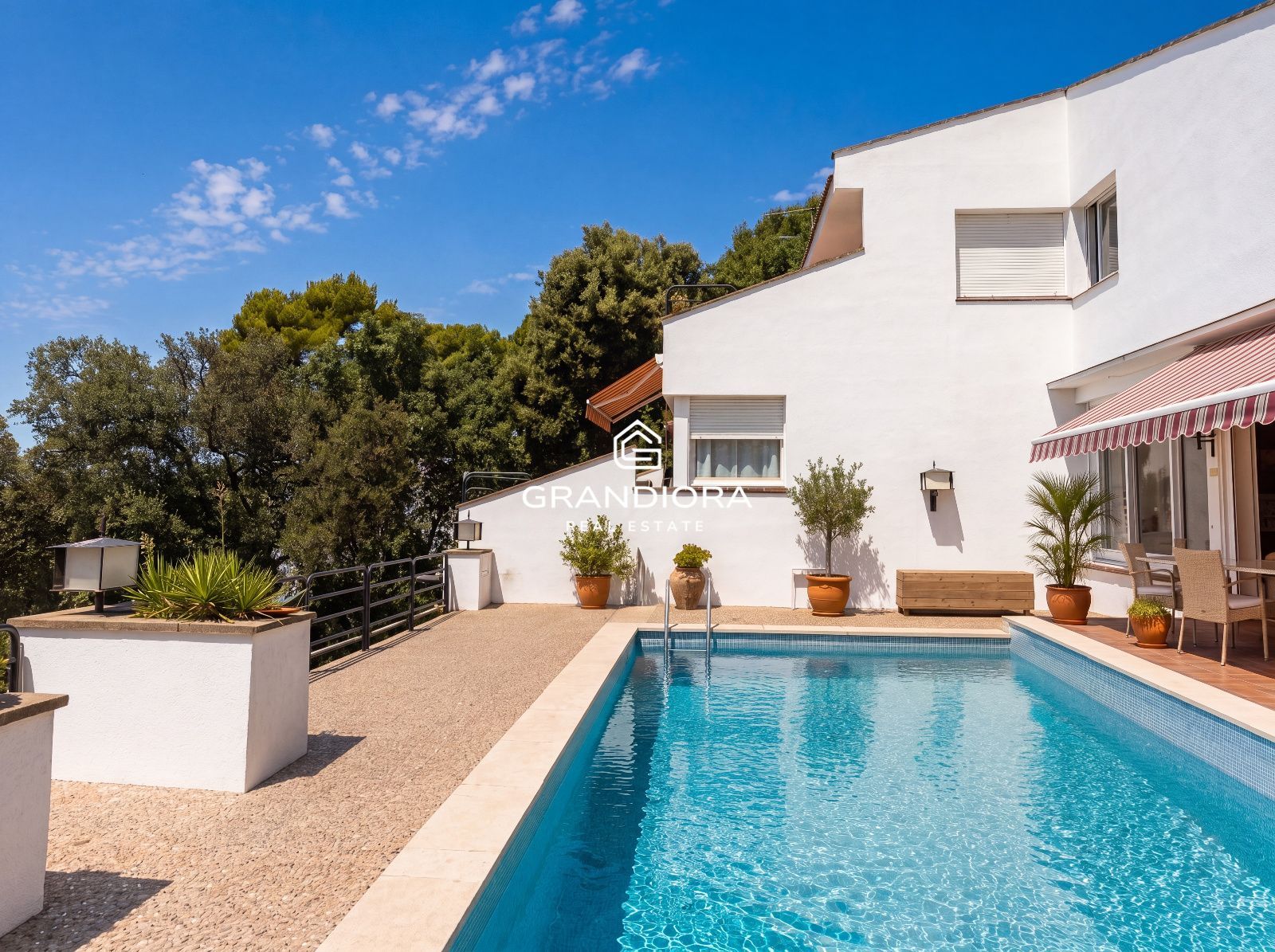 Casa con vistas panorámicas al mar y gran parcela en Mataró - Imagen 5