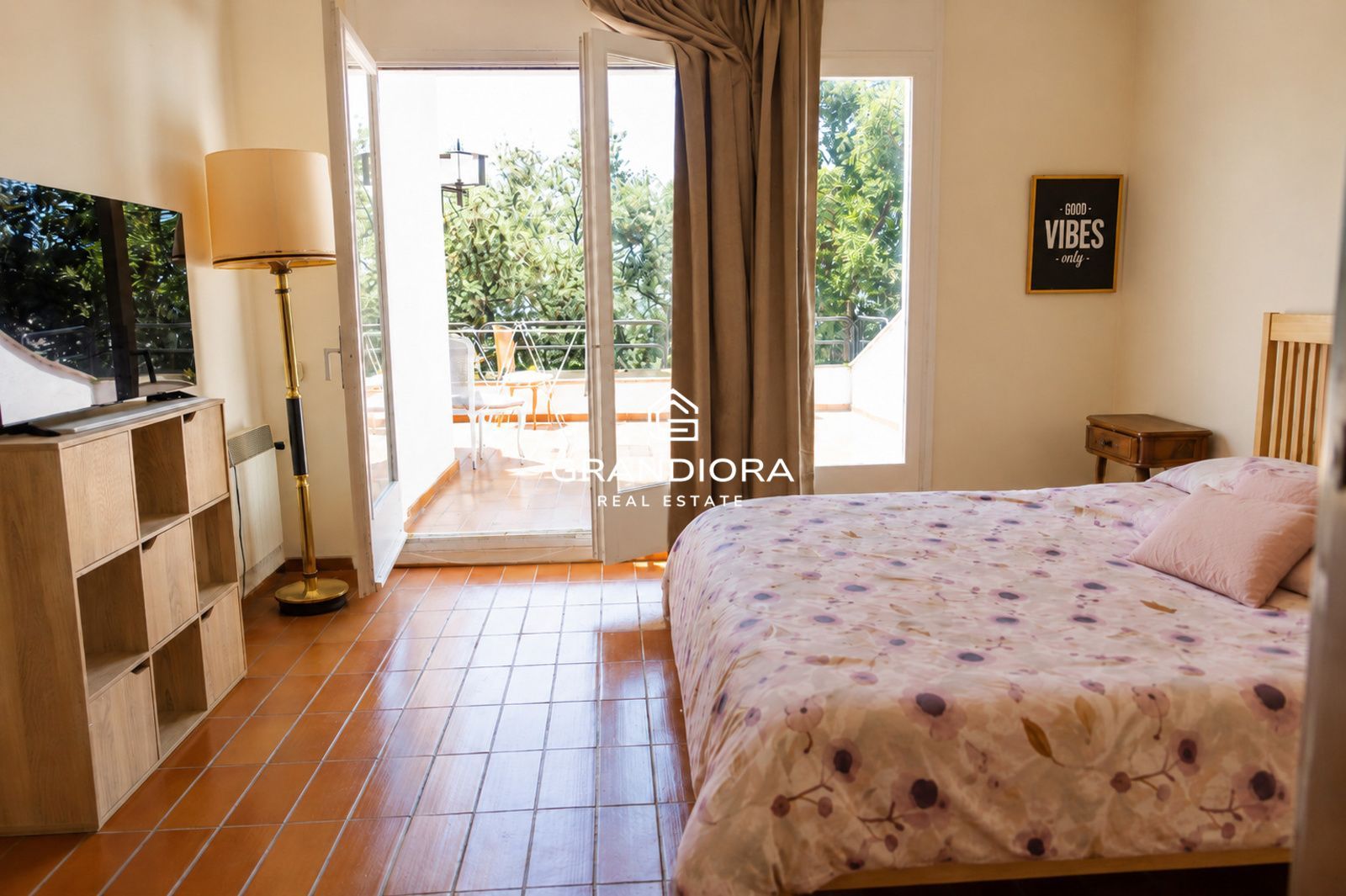 Casa con vistas panorámicas al mar y gran parcela en Mataró - Imagen 18