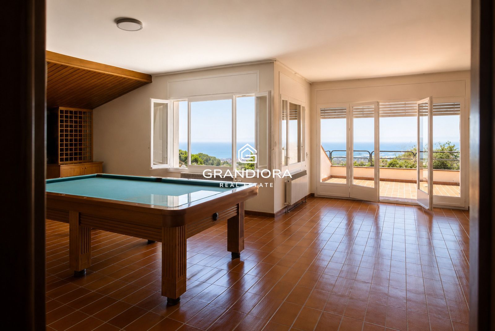 Casa con vistas panorámicas al mar y gran parcela en Mataró - Imagen 13