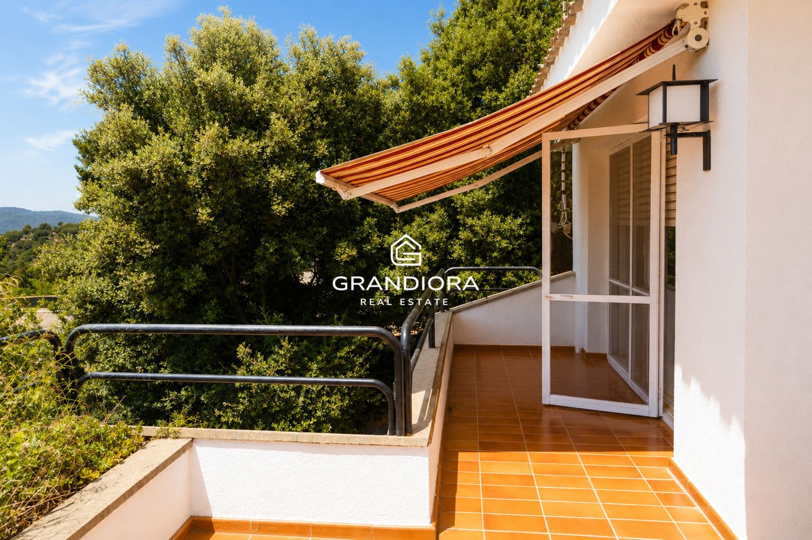 Casa con vistas panorámicas al mar y gran parcela en Mataró - Imagen 15