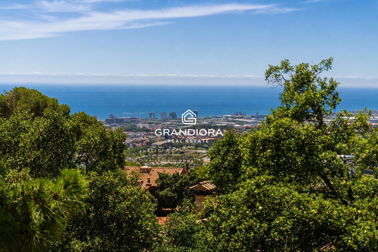Casa con vistas panorámicas al mar y gran parcela en Mataró - Imagen 3