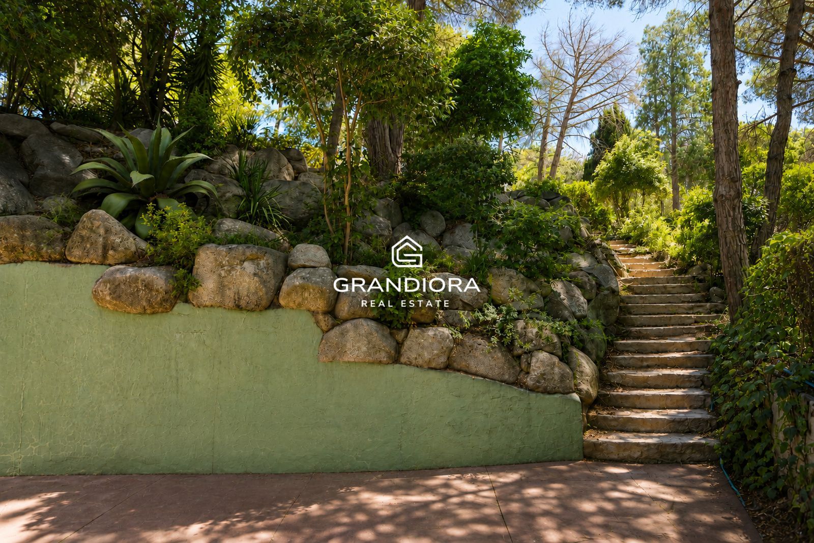 Casa con vistas panorámicas al mar y gran parcela en Mataró - Imagen 22