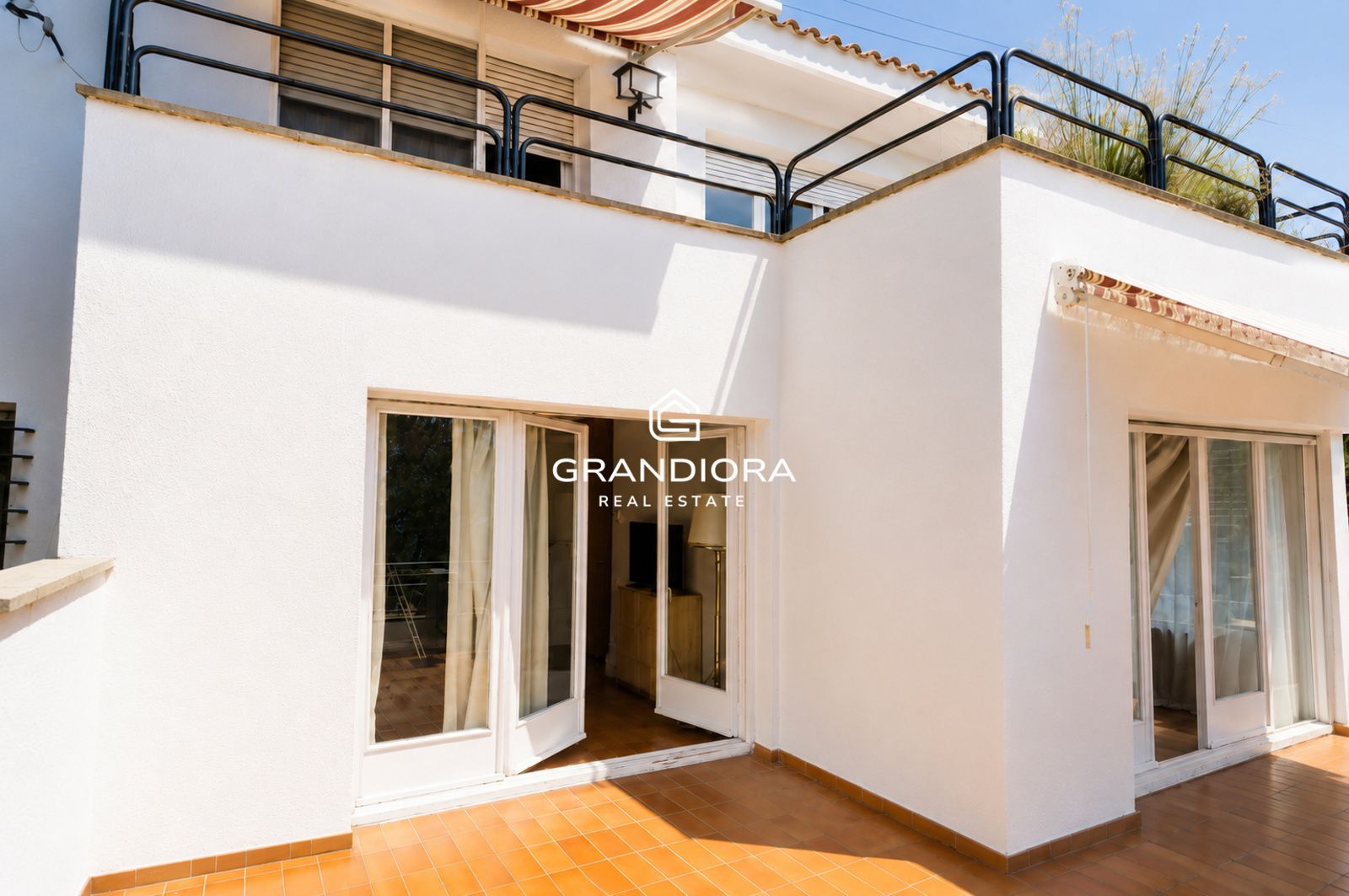 Casa con vistas panorámicas al mar y gran parcela en Mataró - Imagen 23
