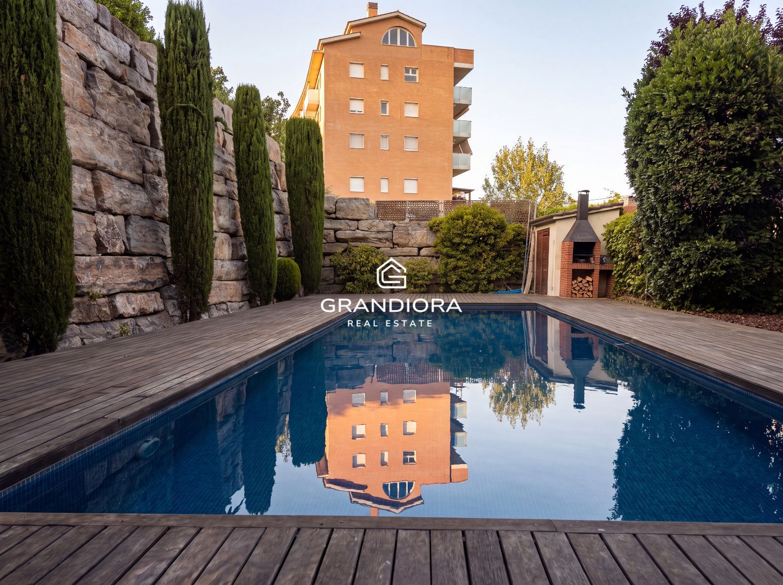 Un hogar de lujo entre la naturaleza y la montaña con piscina privada - Imagen 17
